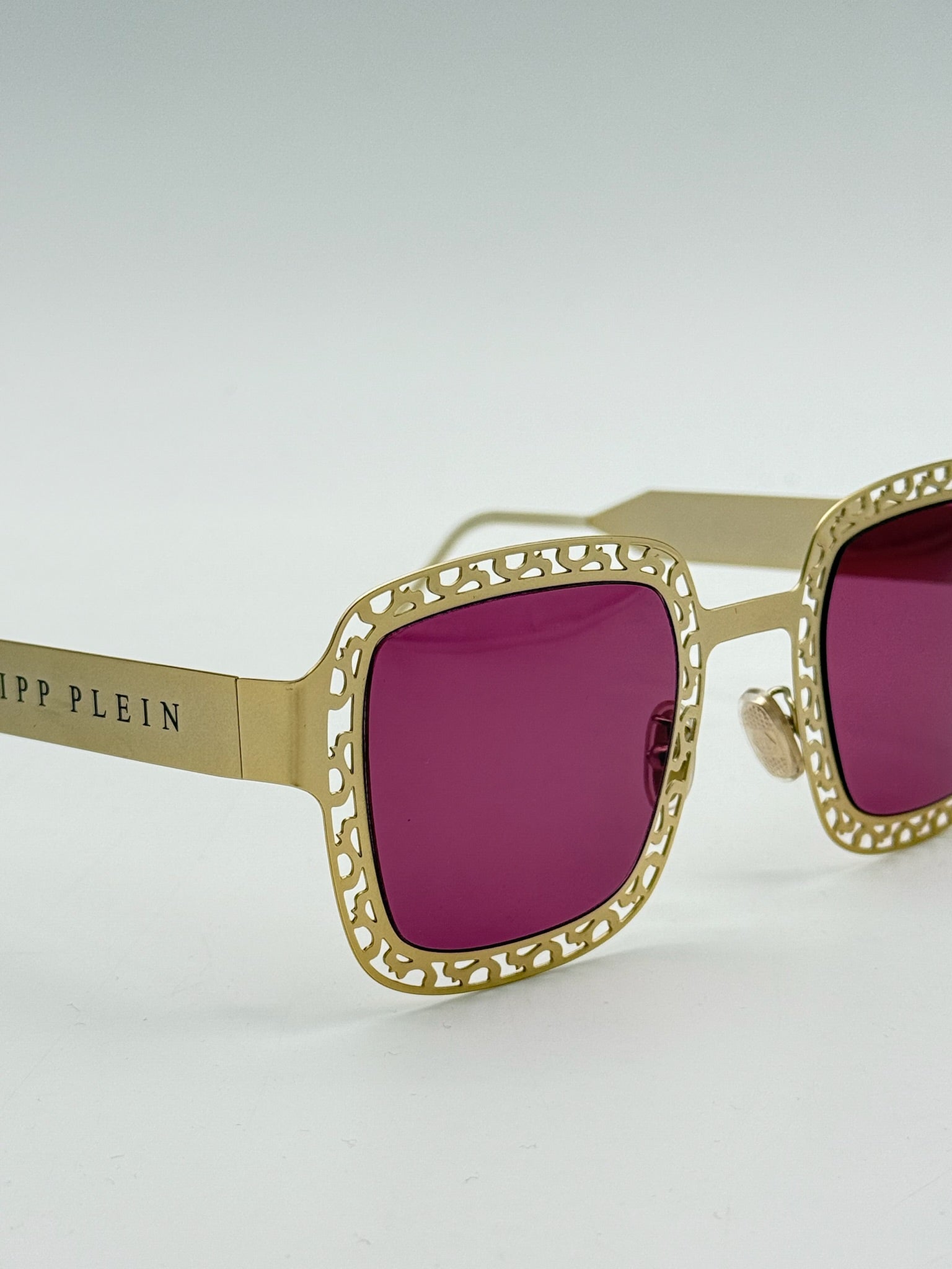 Occhiali Oro Con Lenti Rosa E Montatura Traforata