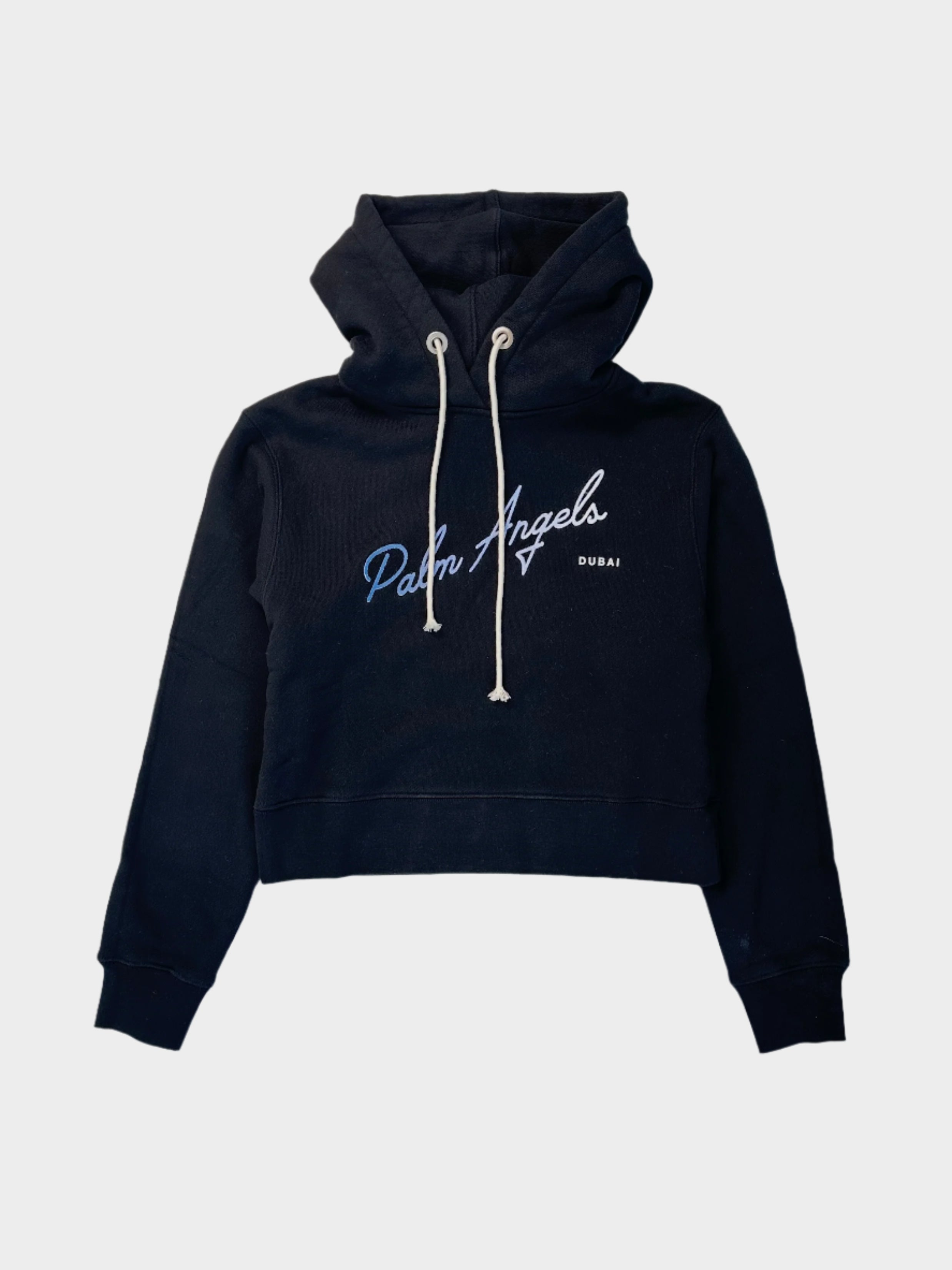Felpa cropped Palm Angels nera con logo ricamo multicolor, stampa "Dubai". Streetwear di lusso in 100% cotone, ideale per un look urbano esclusivo. Acquista ora su Qlhype