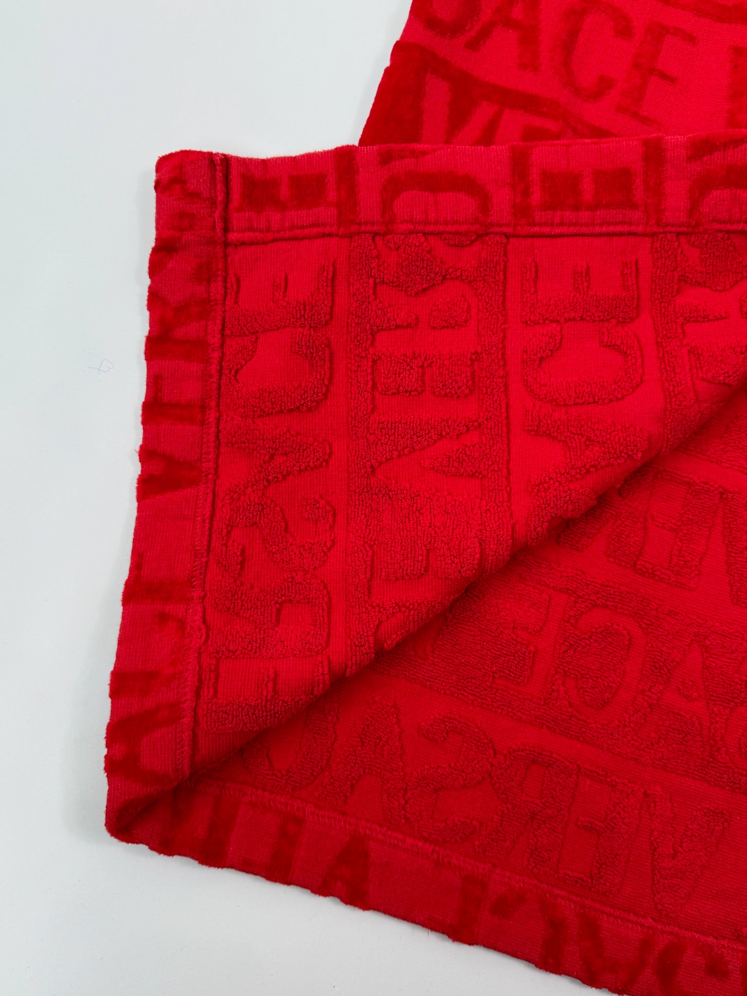 Accappatoio Rosso Con Logo All Over E Maniche Barocche
