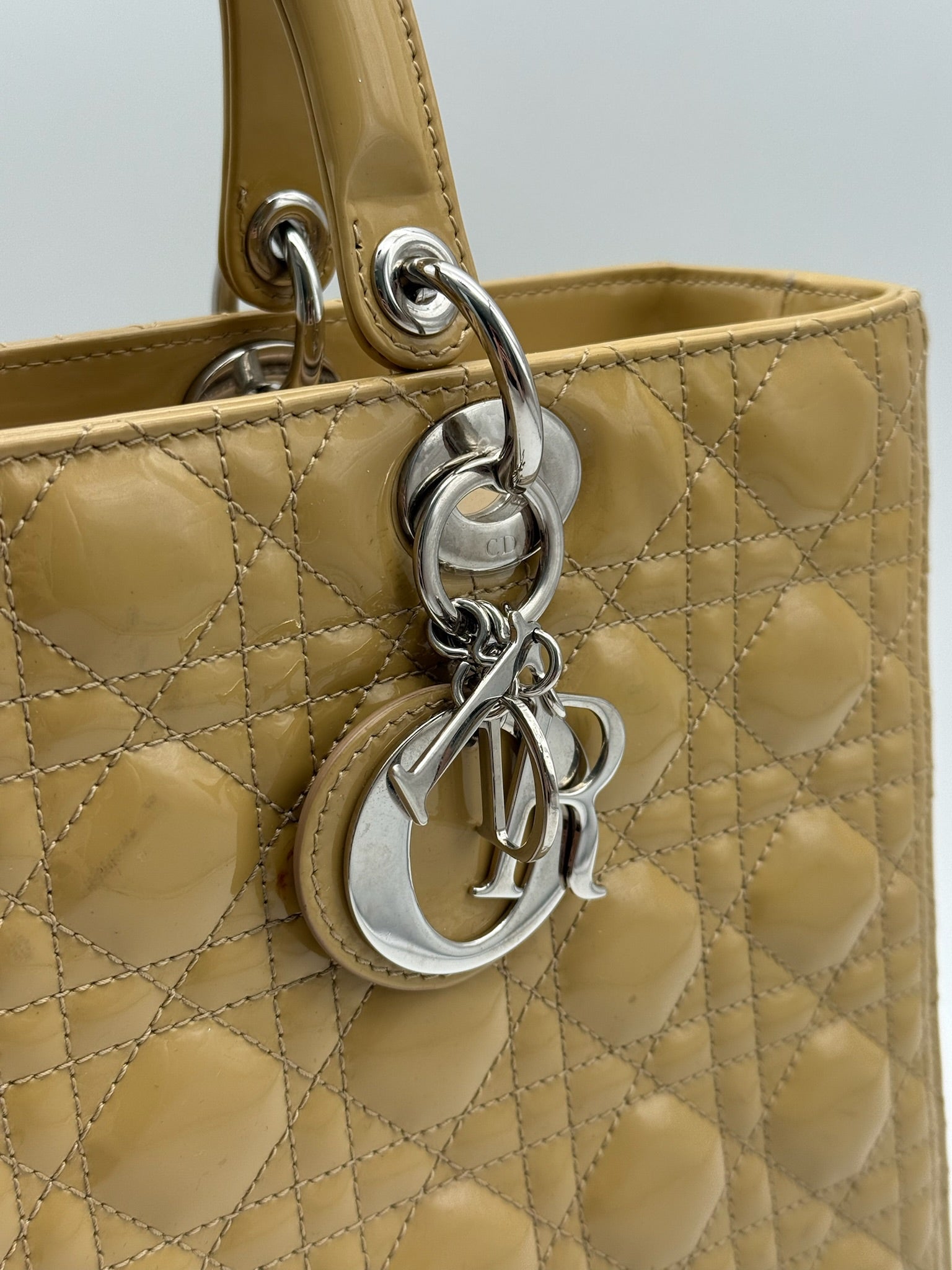 Borsa Lady Dior Media In Vernice Beige