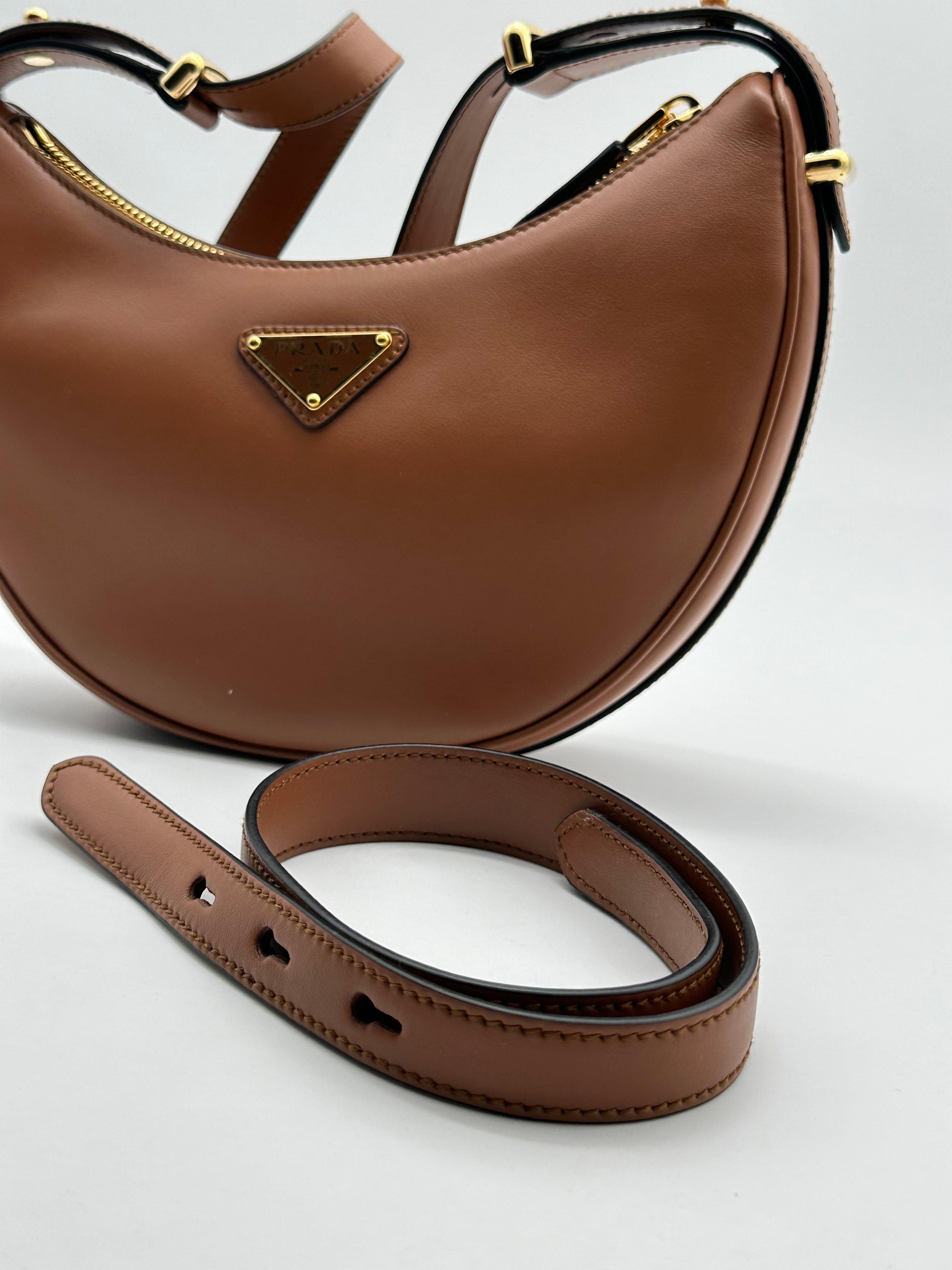 Arqué Small Leather Shoulder Bag