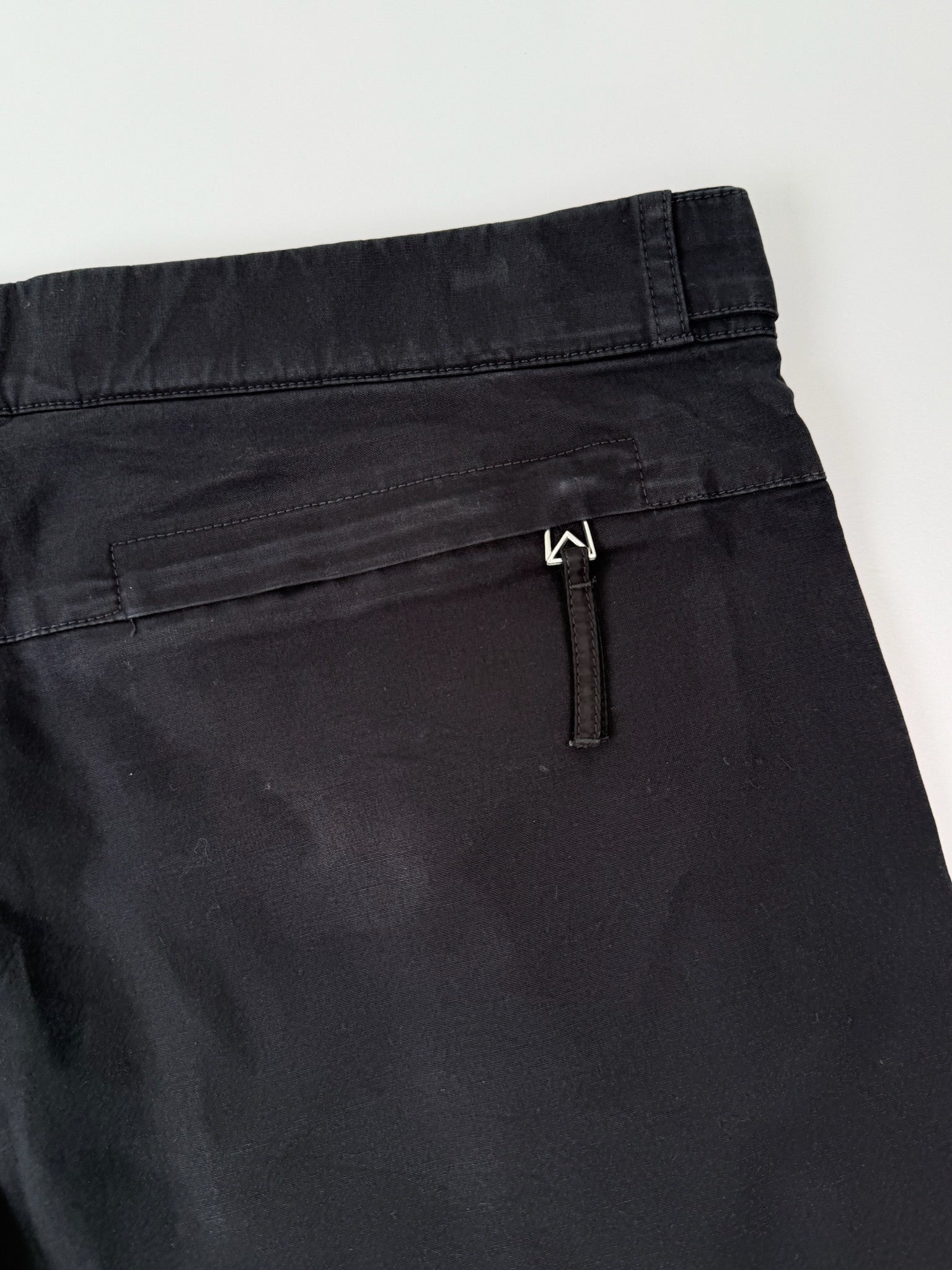 Pantaloni Neri Con Zip Diagonali E Tasche Laterali