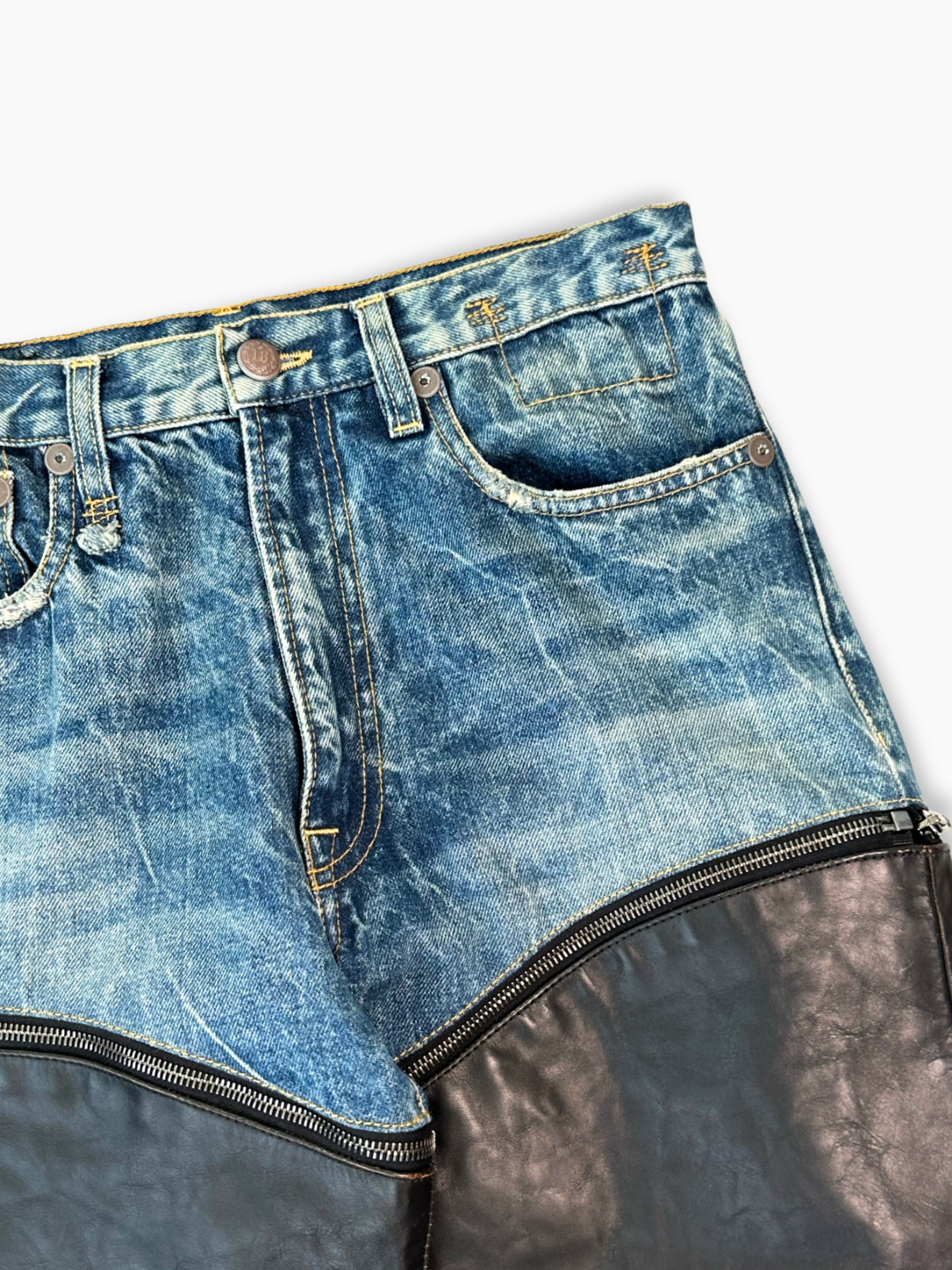 Jeans Con Gambali In Ecopelle Nera
