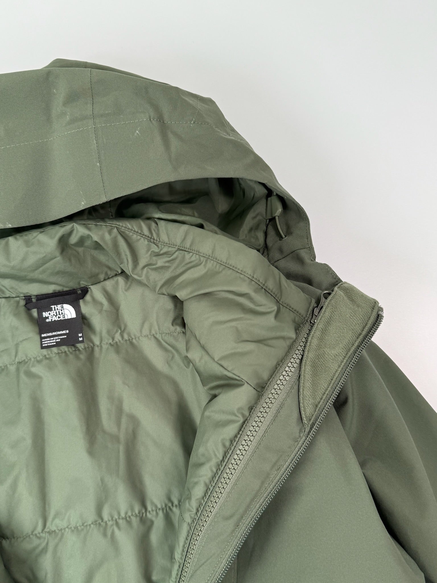 Giacca Impermeabile Verde Con Cappuccio E Logo