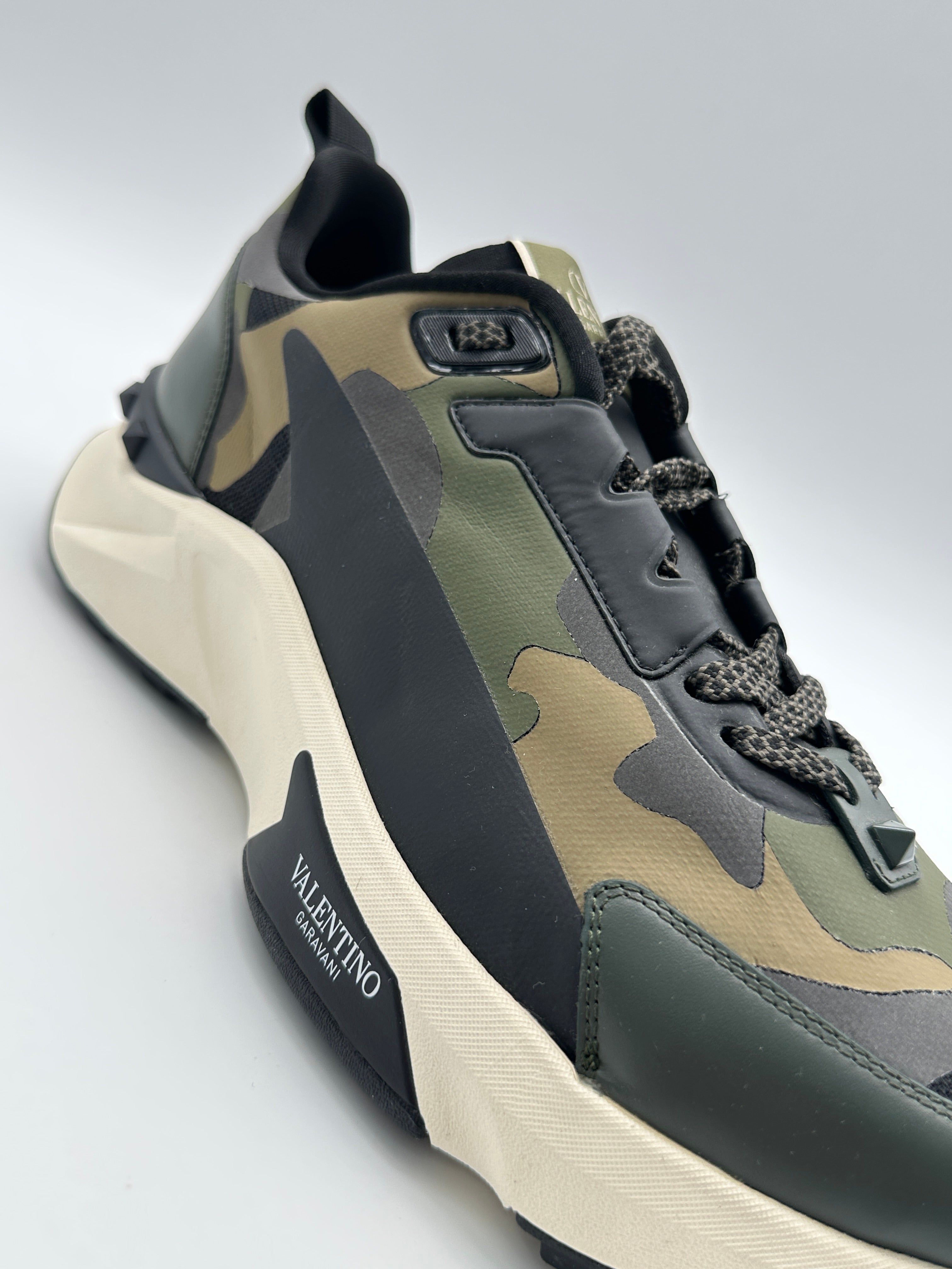 Sneakers True Act