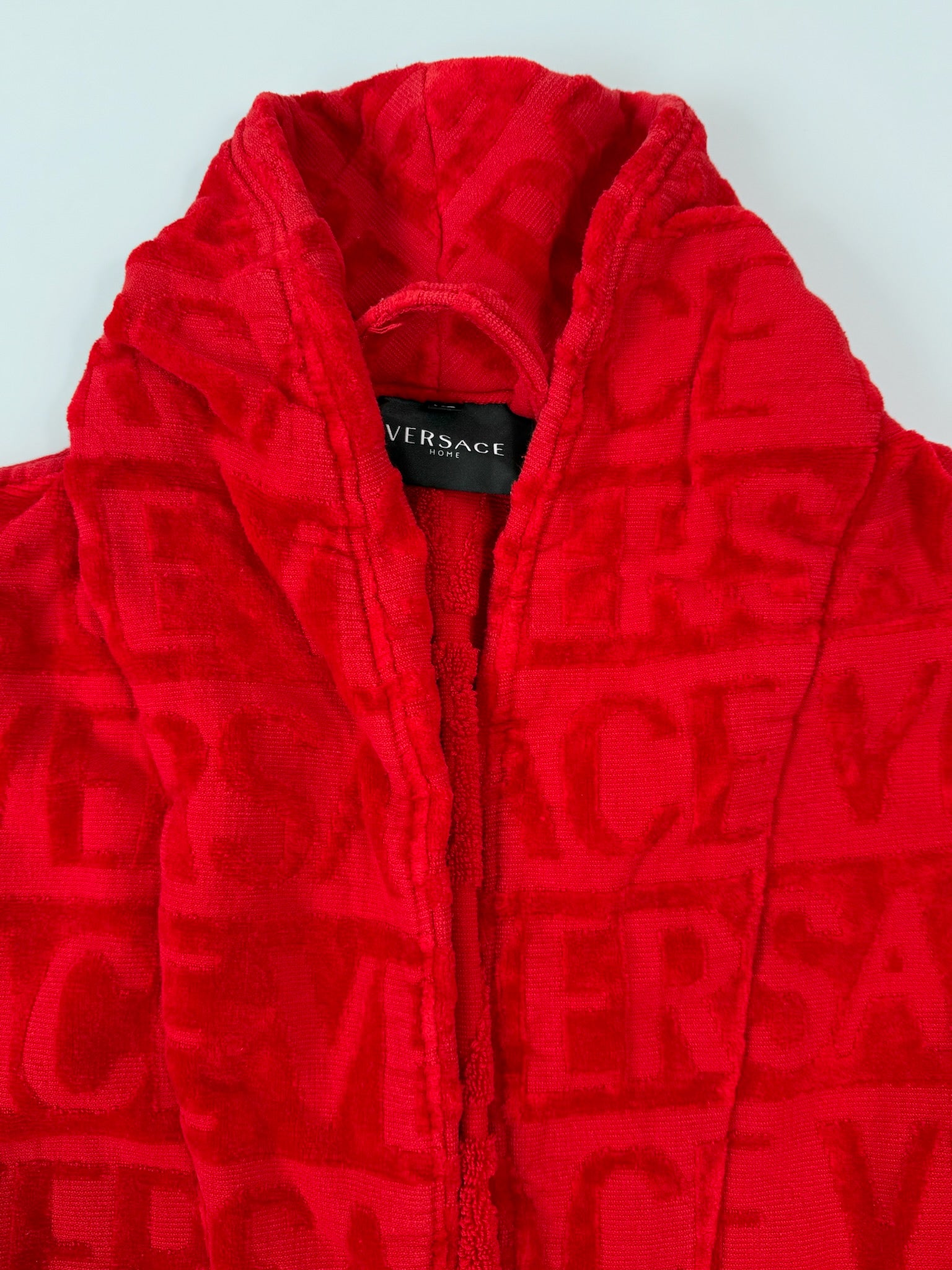 Accappatoio Rosso Con Logo All Over E Maniche Barocche
