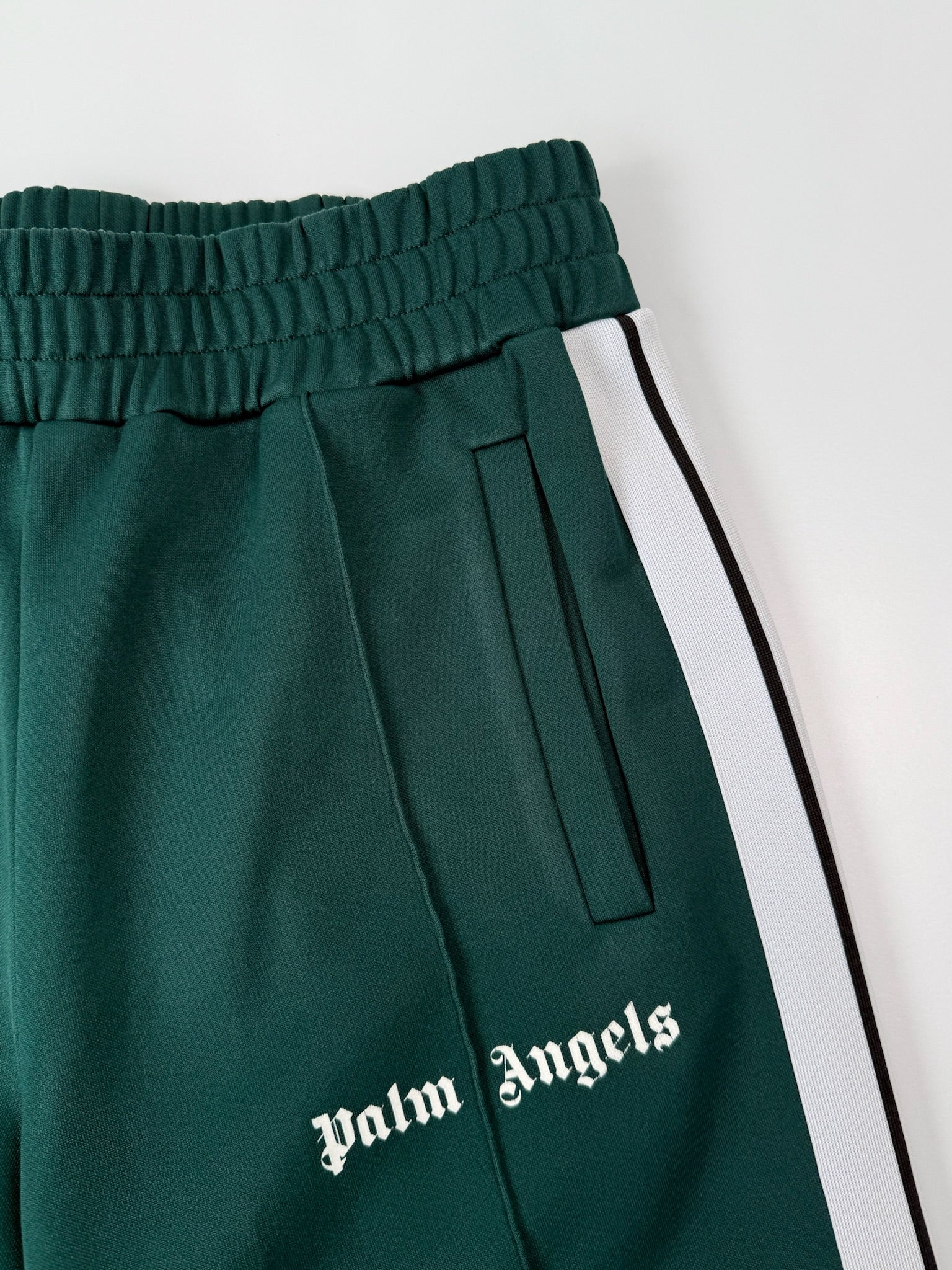 Pantaloni Tuta Verdi Con Bande Laterali Bianche E Cerniere