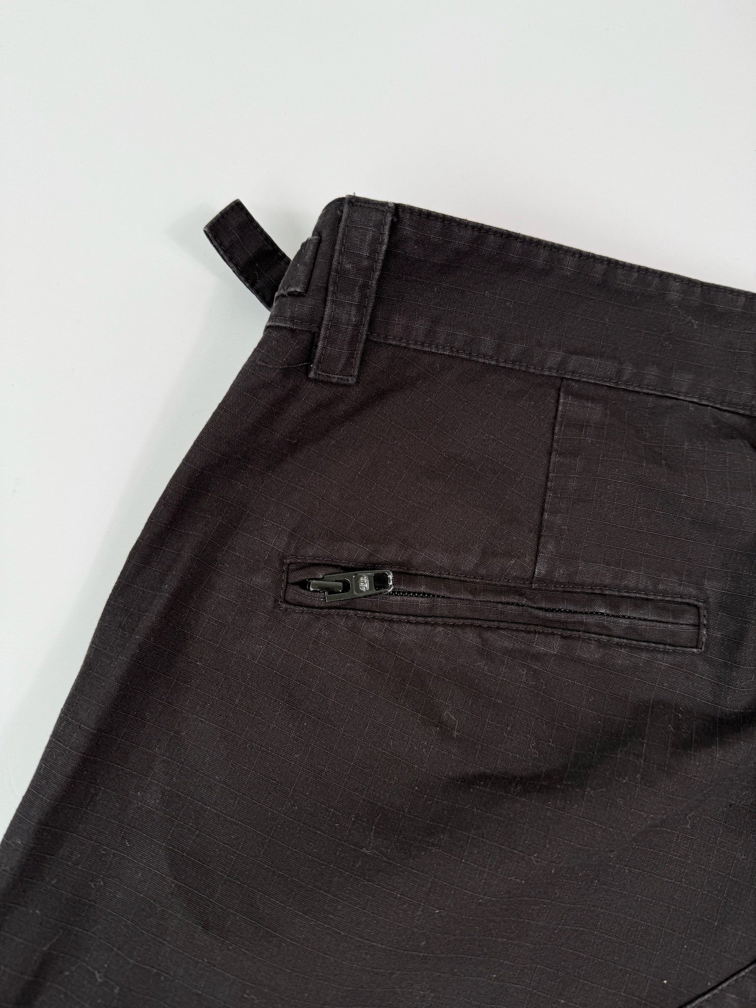 Pantaloni Cargo Neri Con Tasche E Zip Decorative