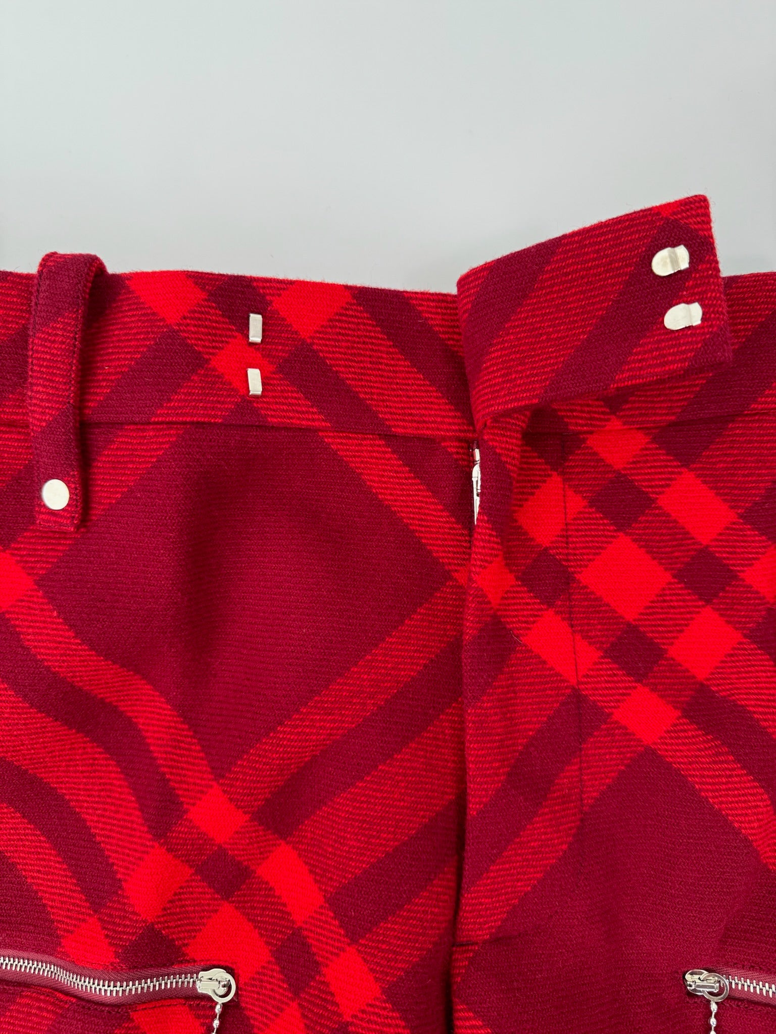Pantaloni Rossi A Quadri Con Zip