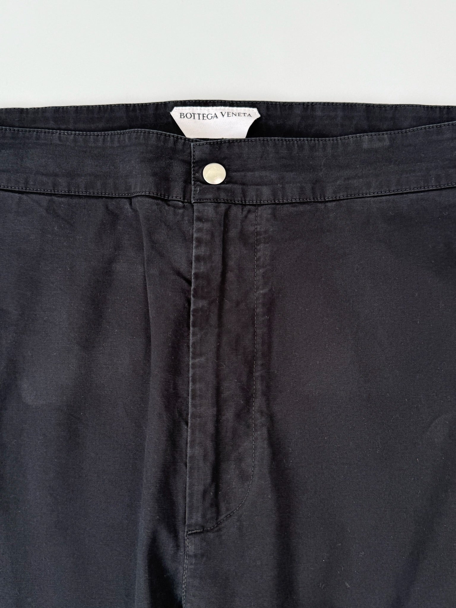 Pantaloni Neri Con Zip Diagonali E Tasche Laterali