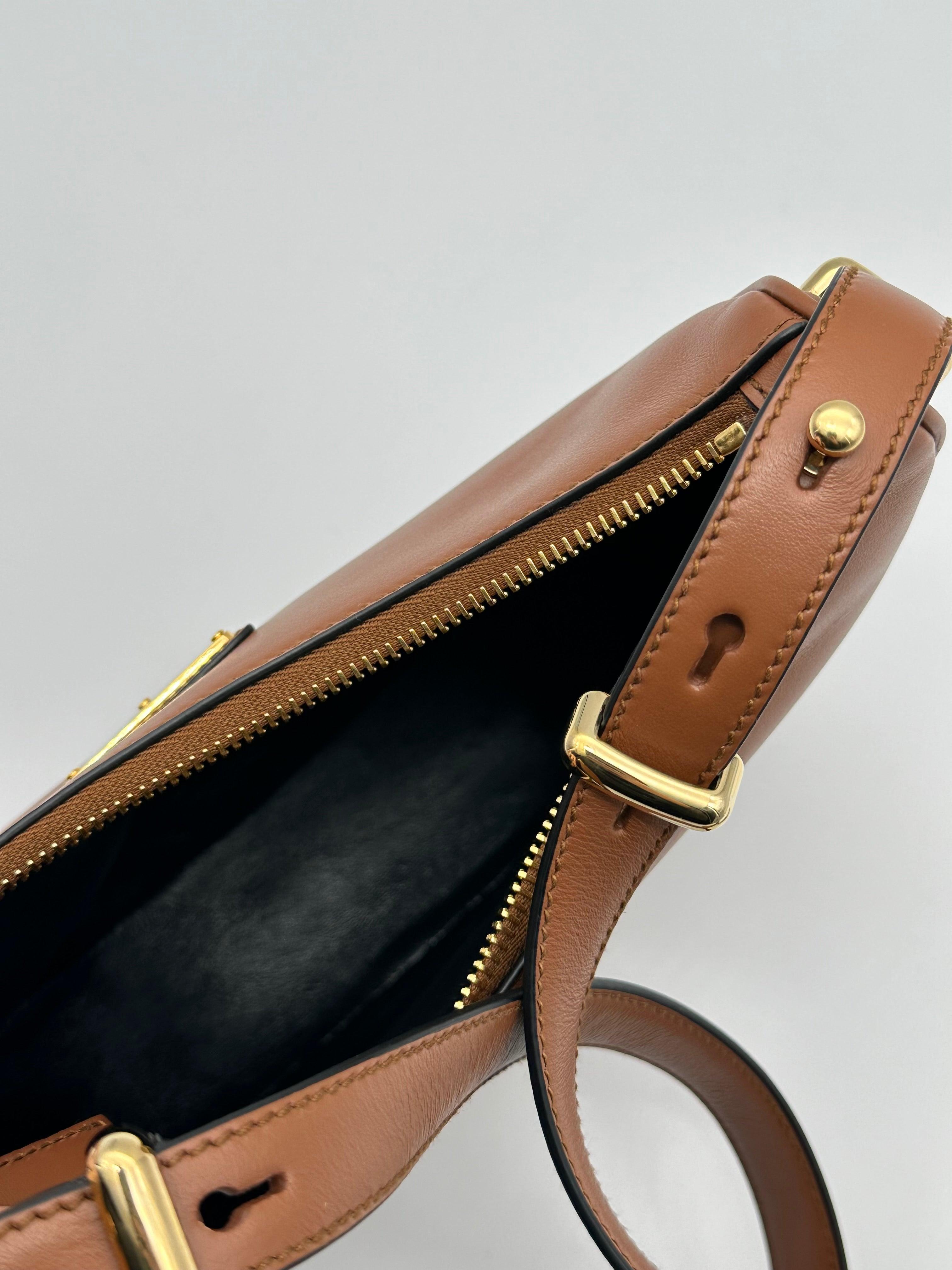 Arqué Small Leather Shoulder Bag