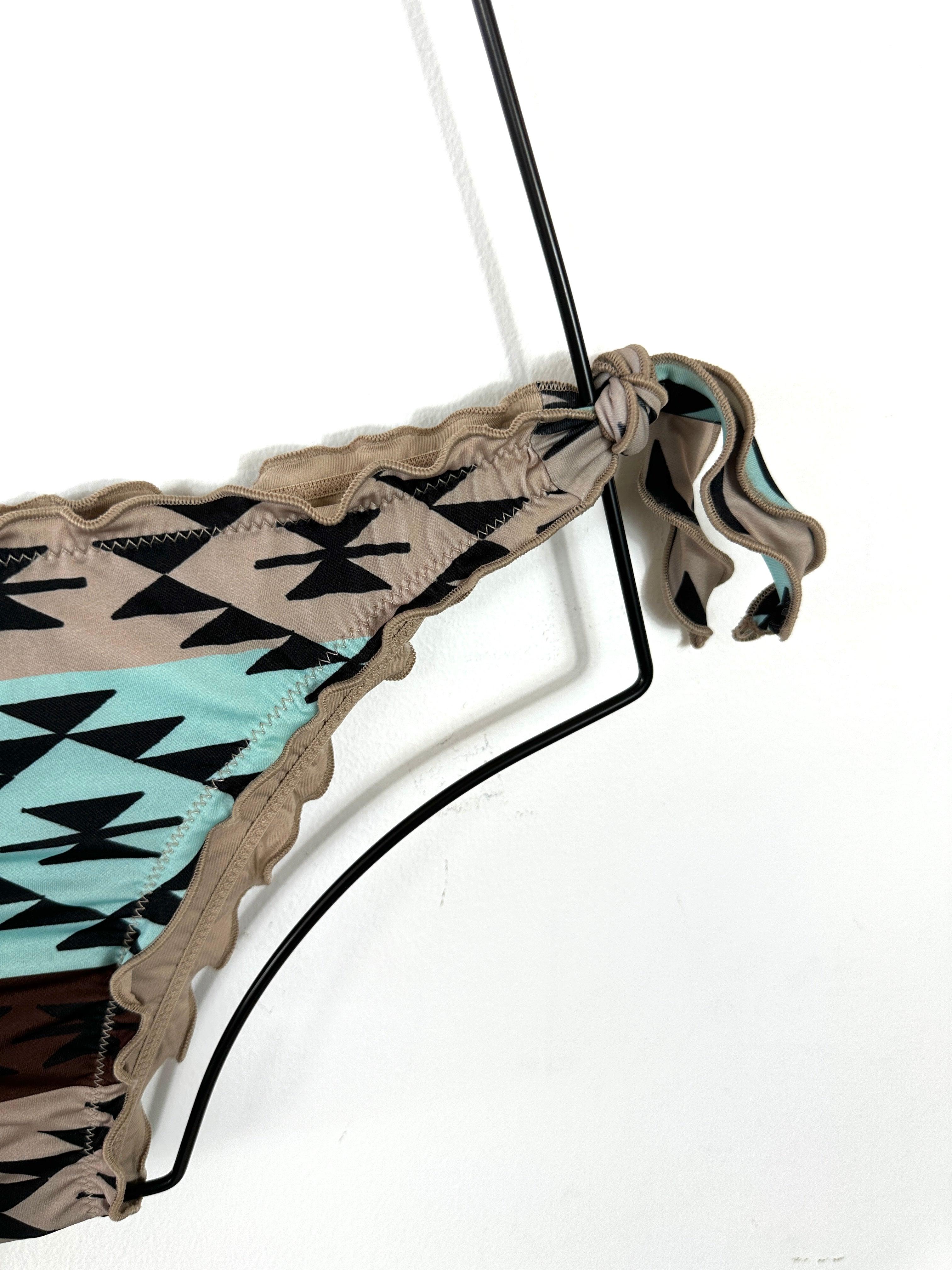 Curly Bikini Pattern