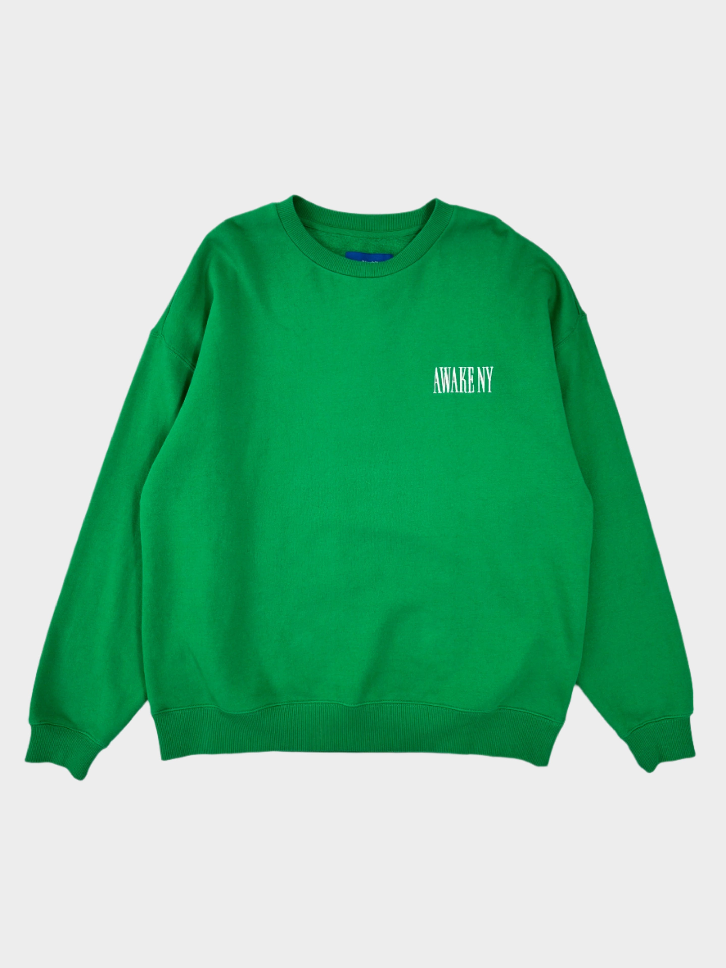 Felpa Awake NY verde con logo bianco ricamato sul petto. Design oversize, girocollo e polsini a costine per un look casual e confortevole.