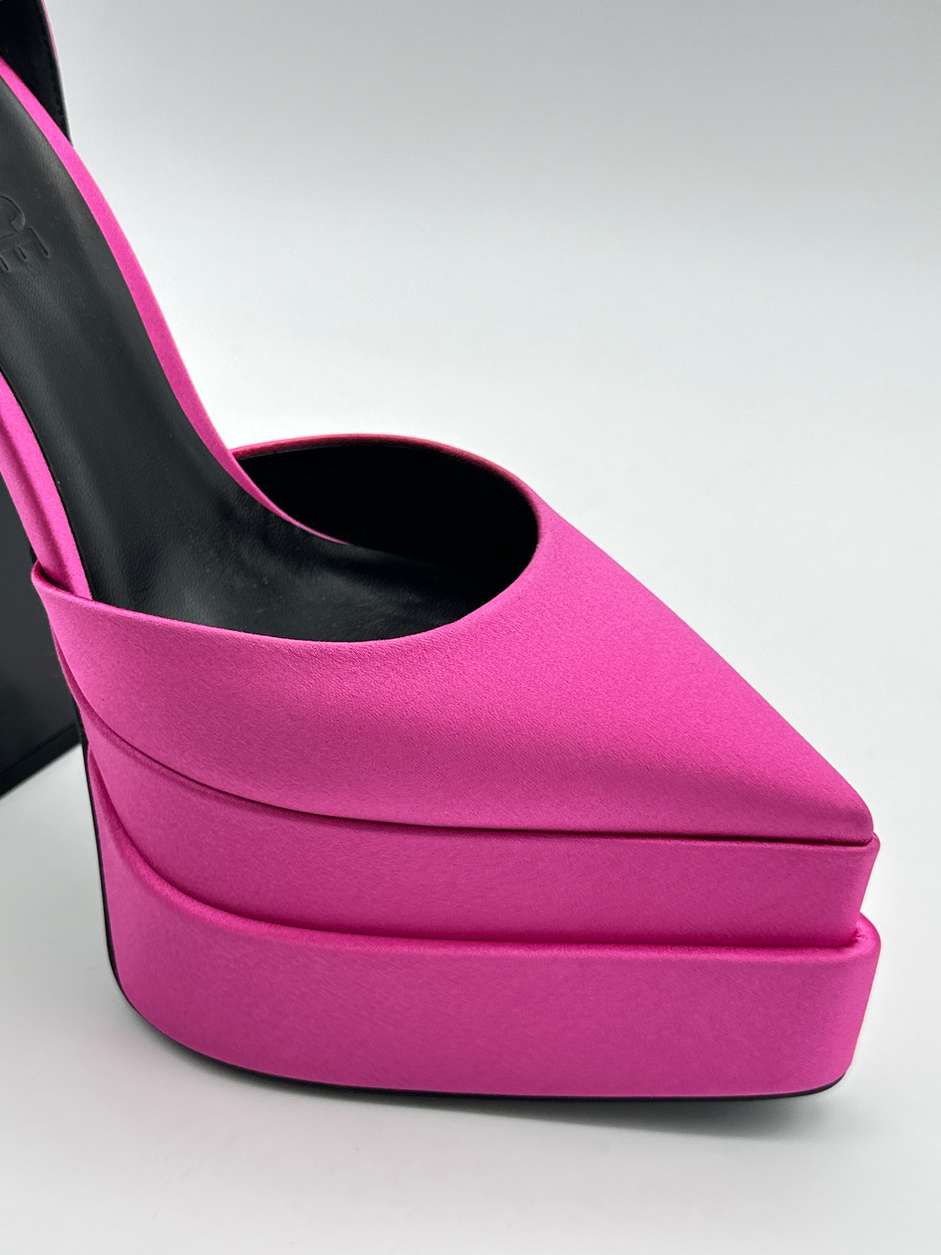 Décolleté In Raso Rosa Con Plateau E Cinturino Gioiello
