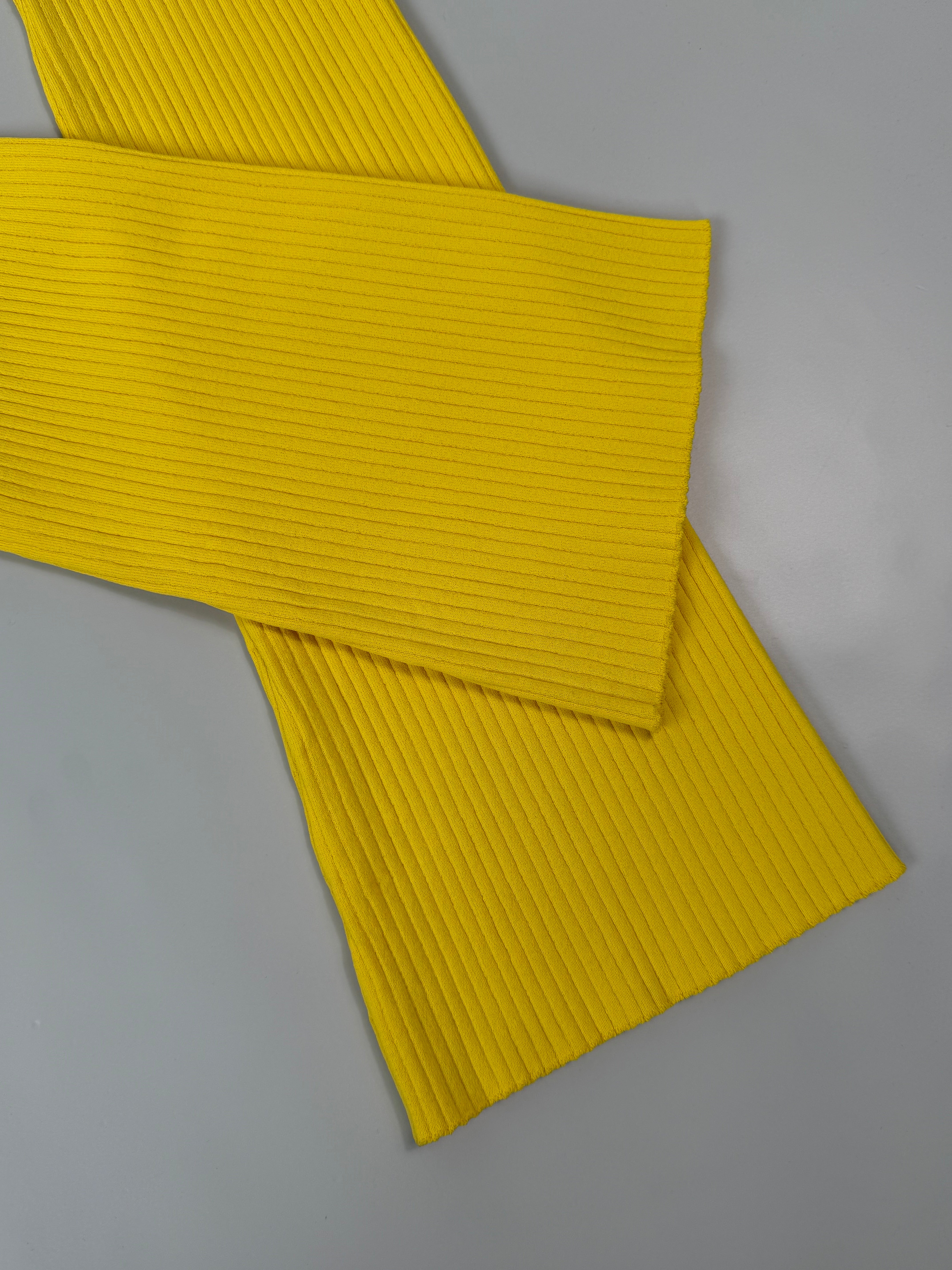 Pantaloni Gialli In Maglia A Costine