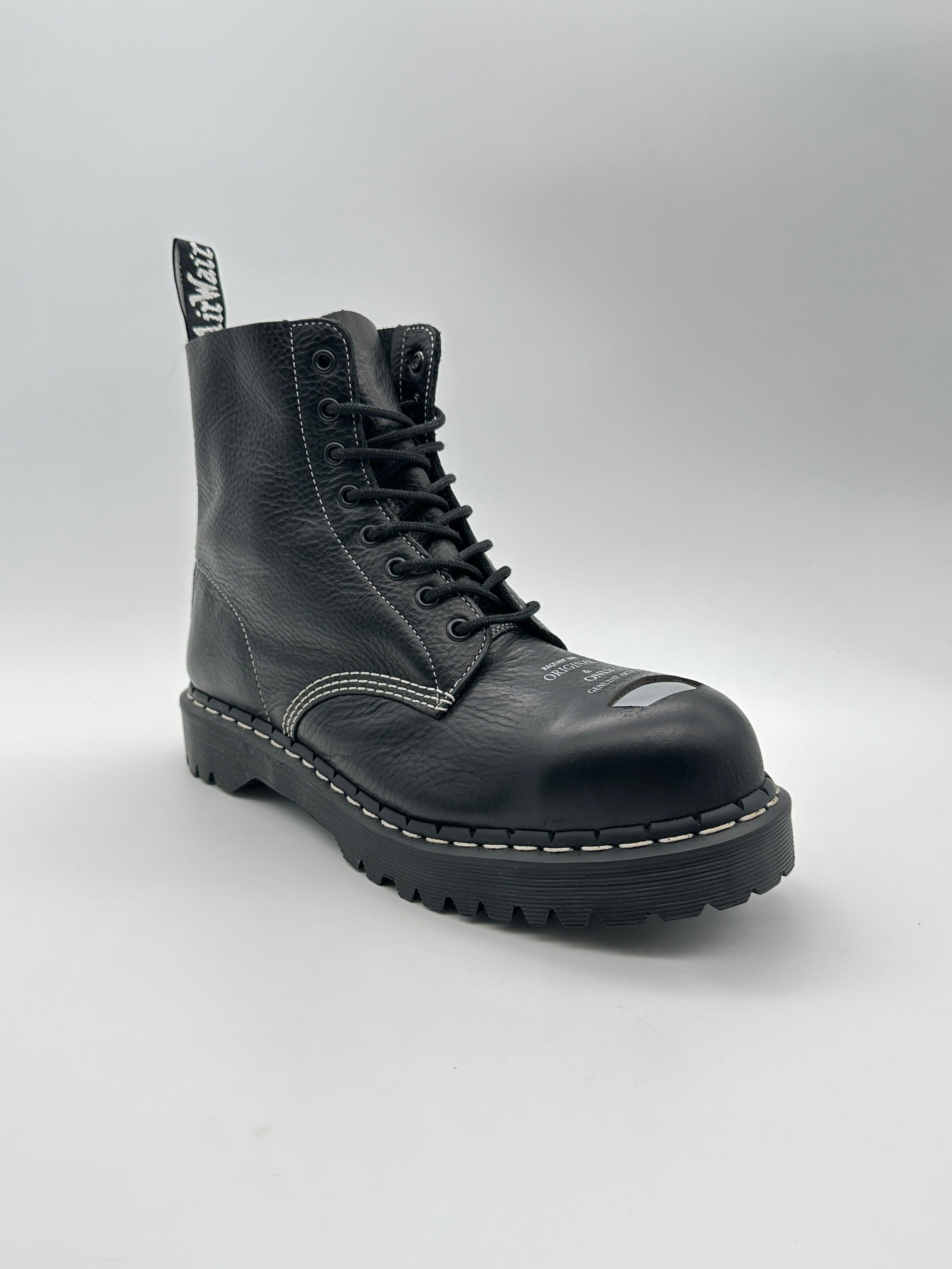 Plaque Boots