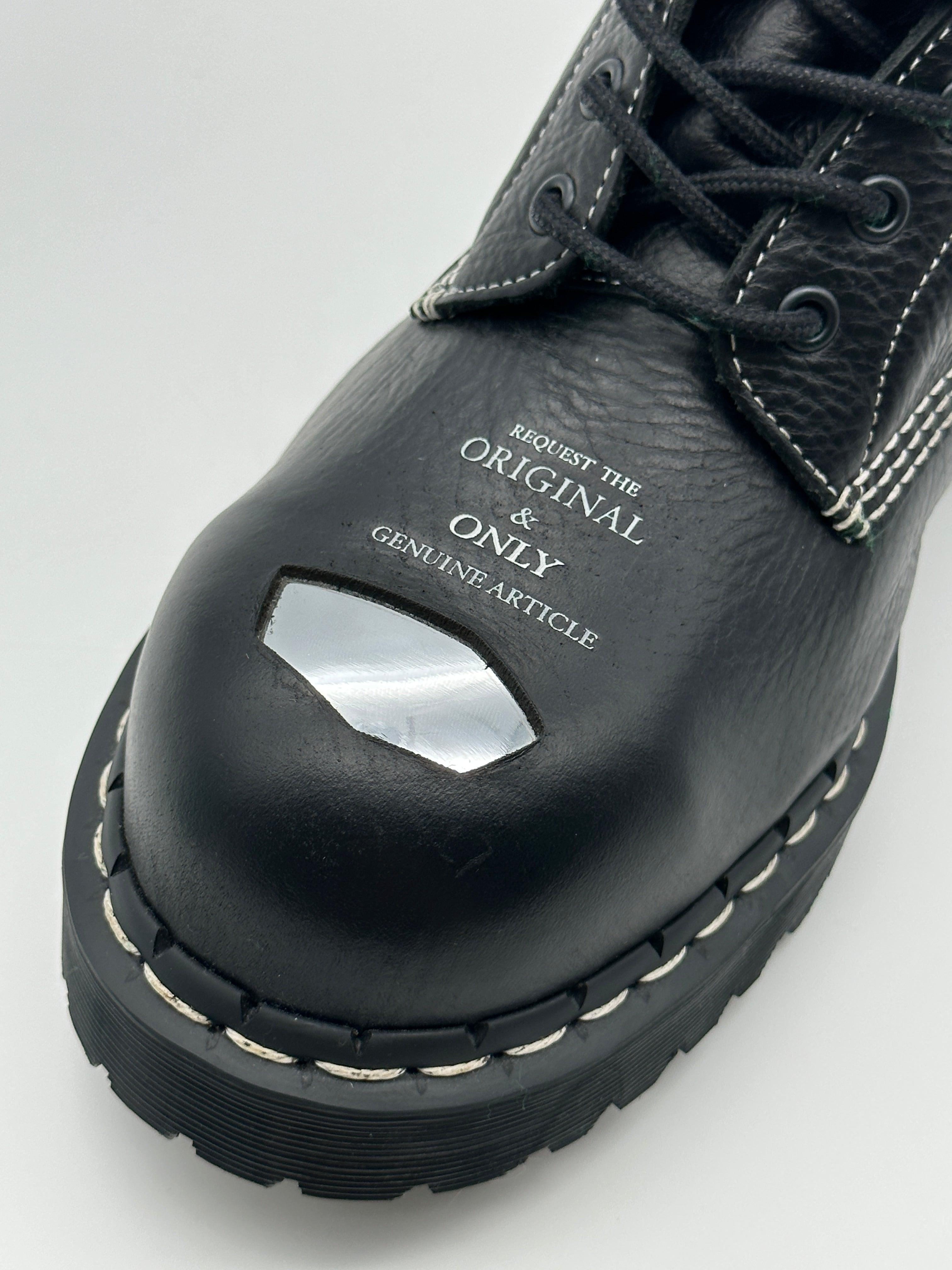 Plaque Boots
