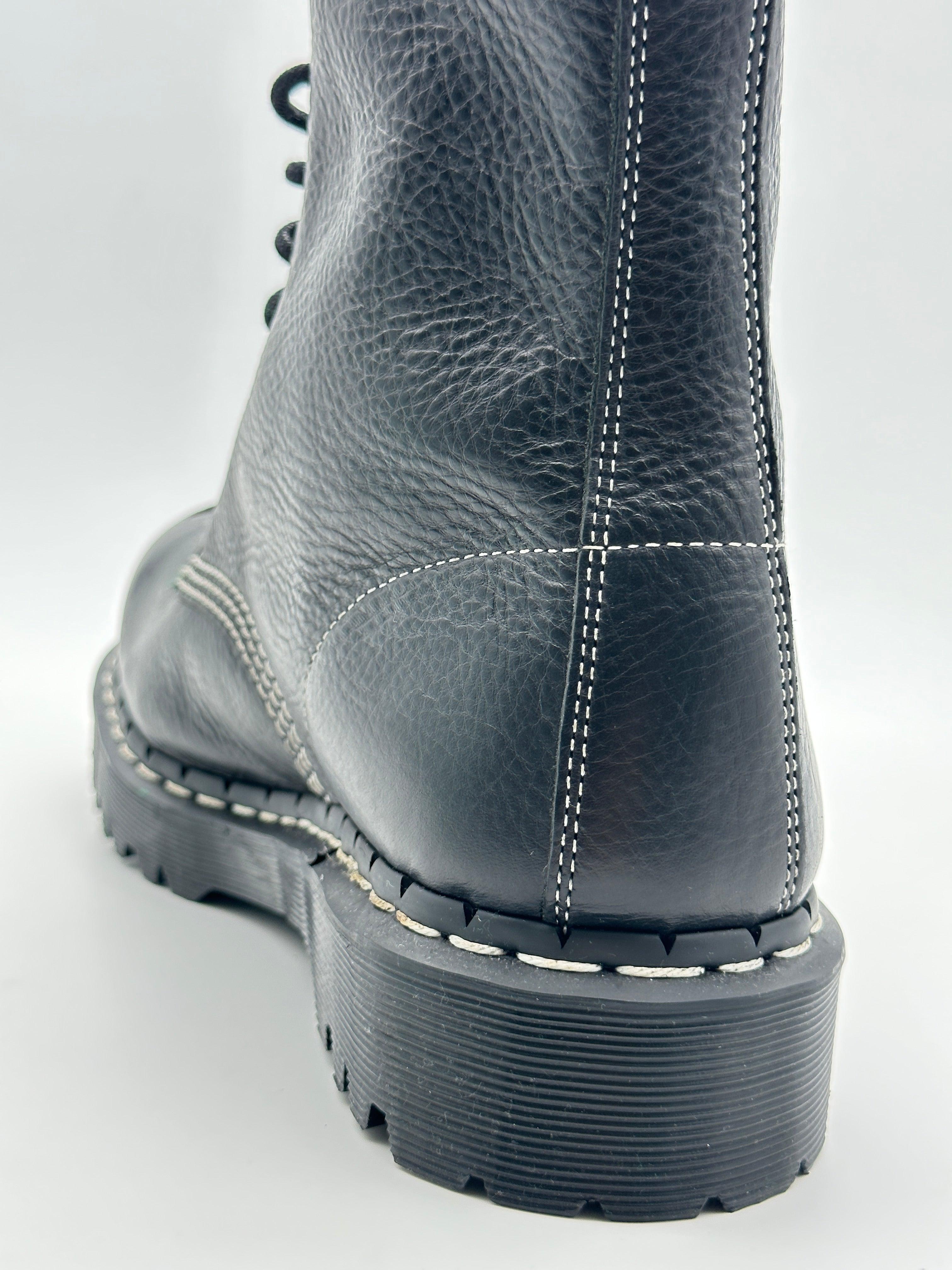 Plaque Boots