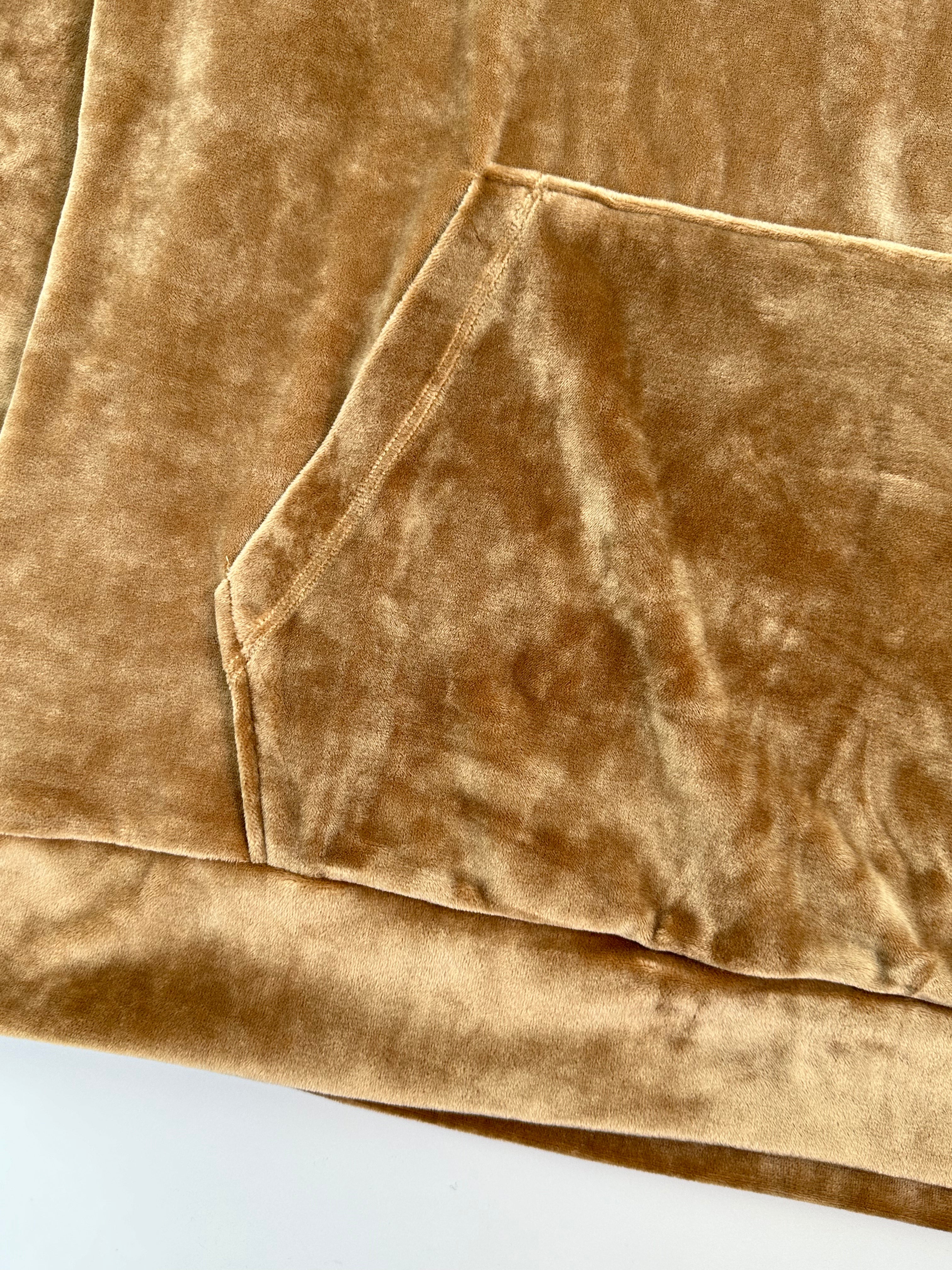 Felpa Cappuccio In Ciniglia Color Tortora Con Piping E Etichetta Sulla Manica