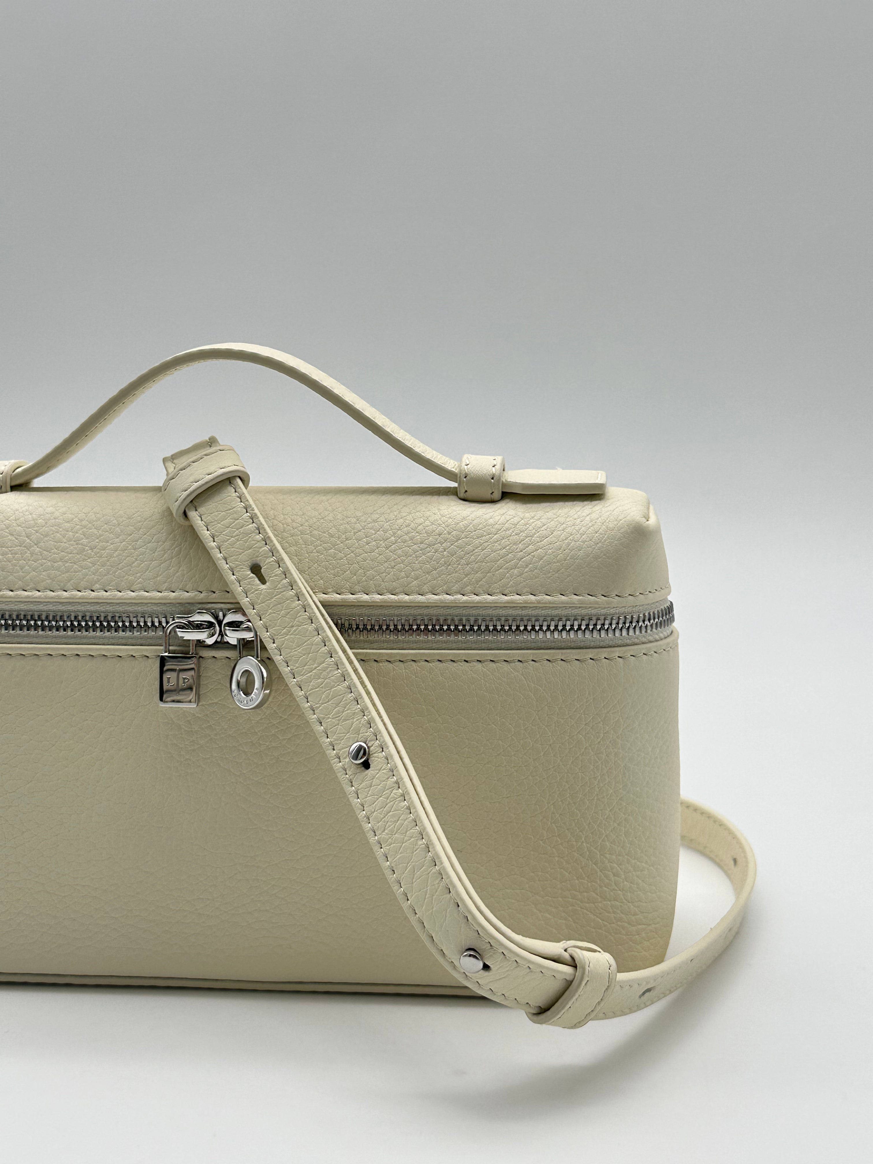 Extra Pocket Pouch In White Leather With Zip