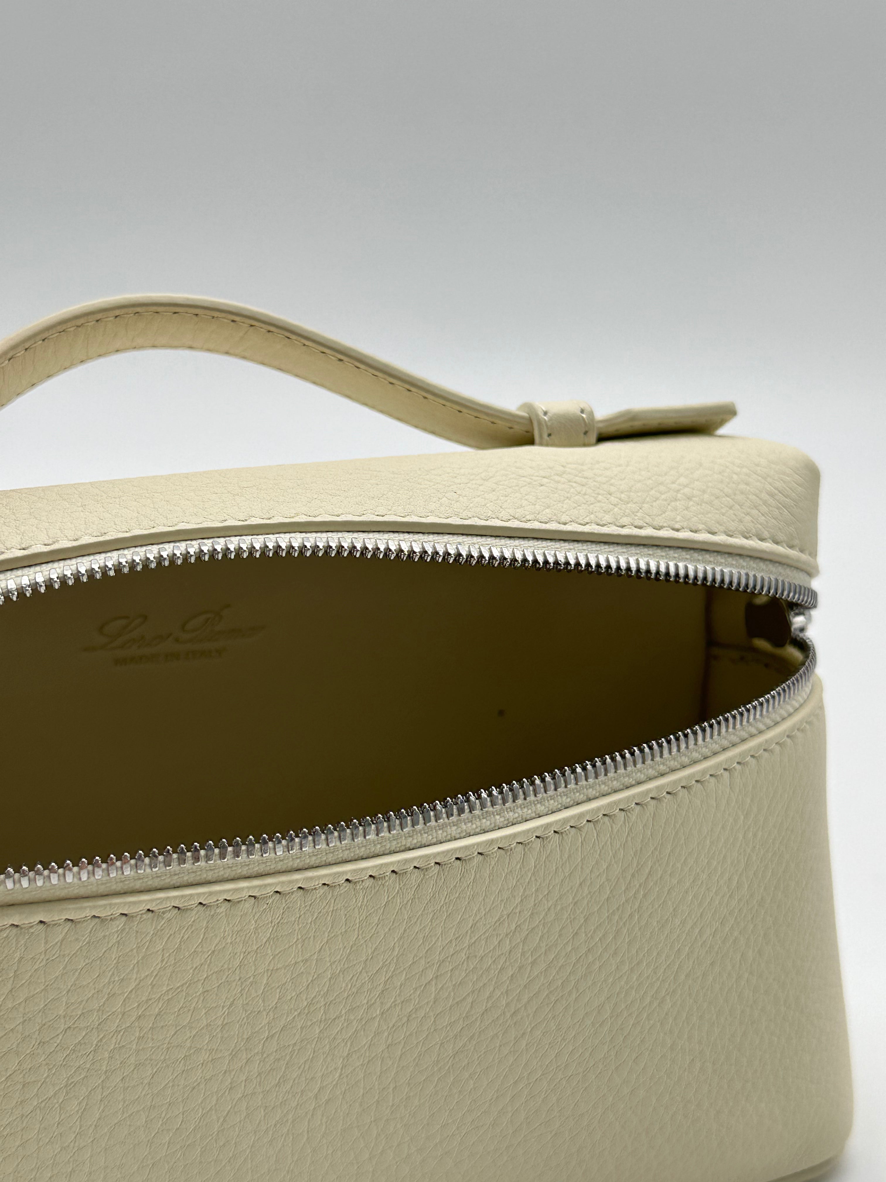 Extra Pocket Pouch In White Leather With Zip
