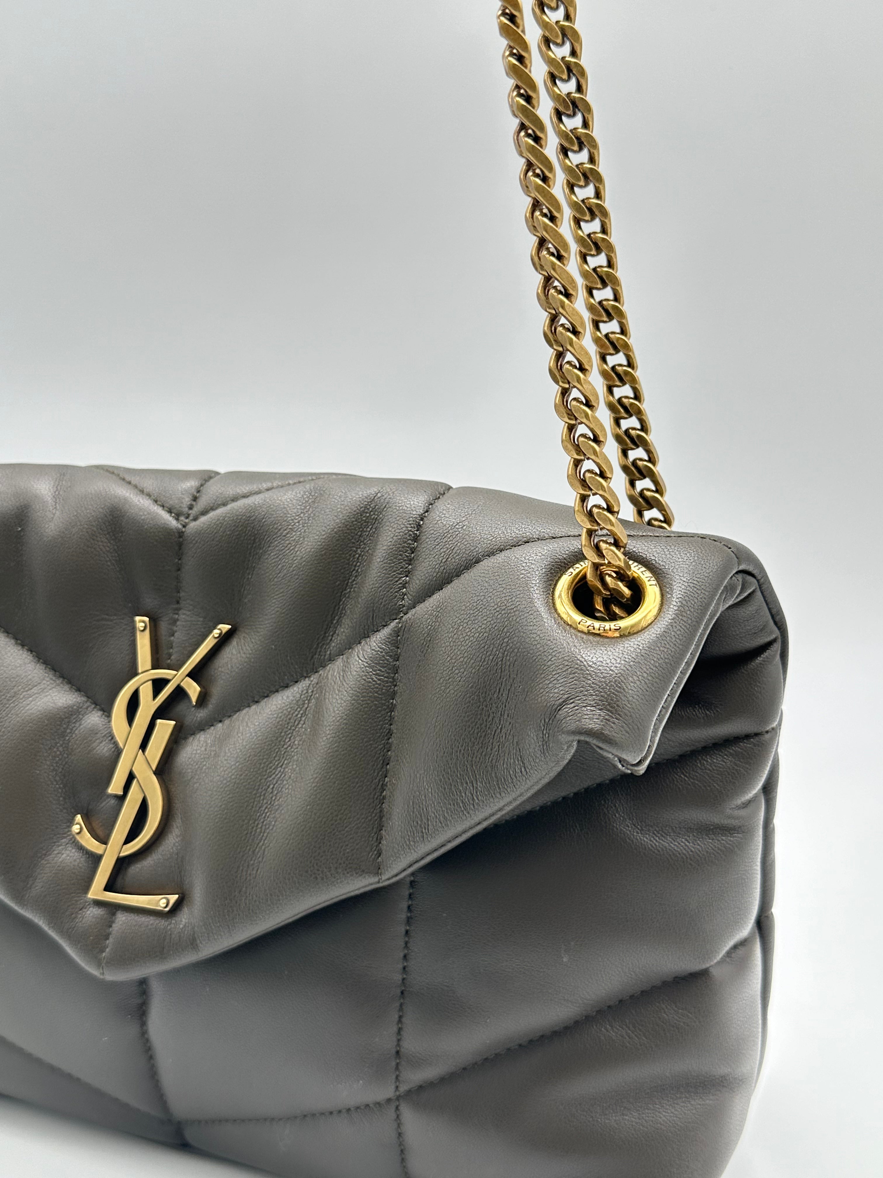 Borsa A Spalla In Pelle Marrone Con Catena E Logo Oro