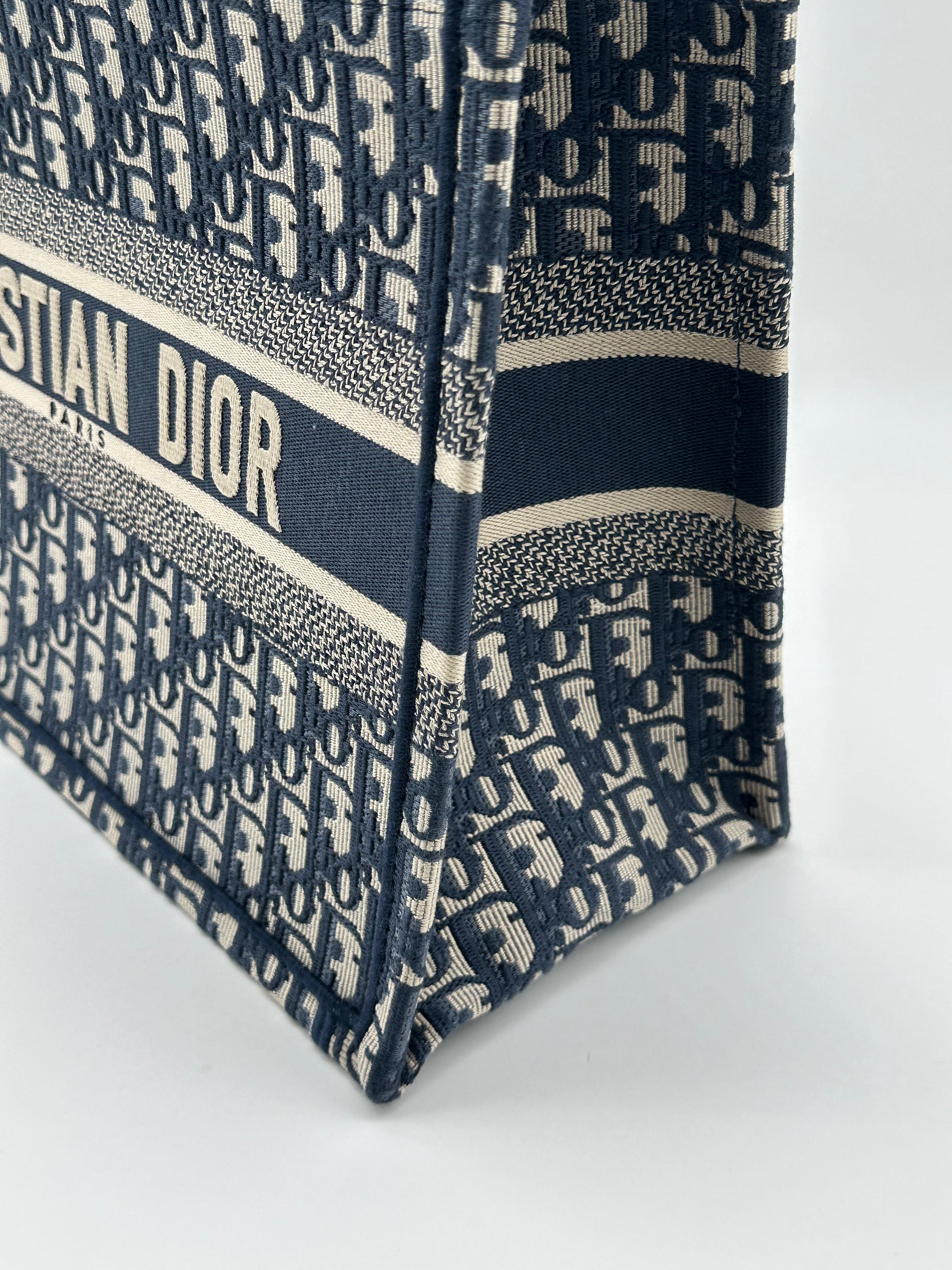 Borsa Book Tote Media Ricamo Dior Oblique Écru E Blu