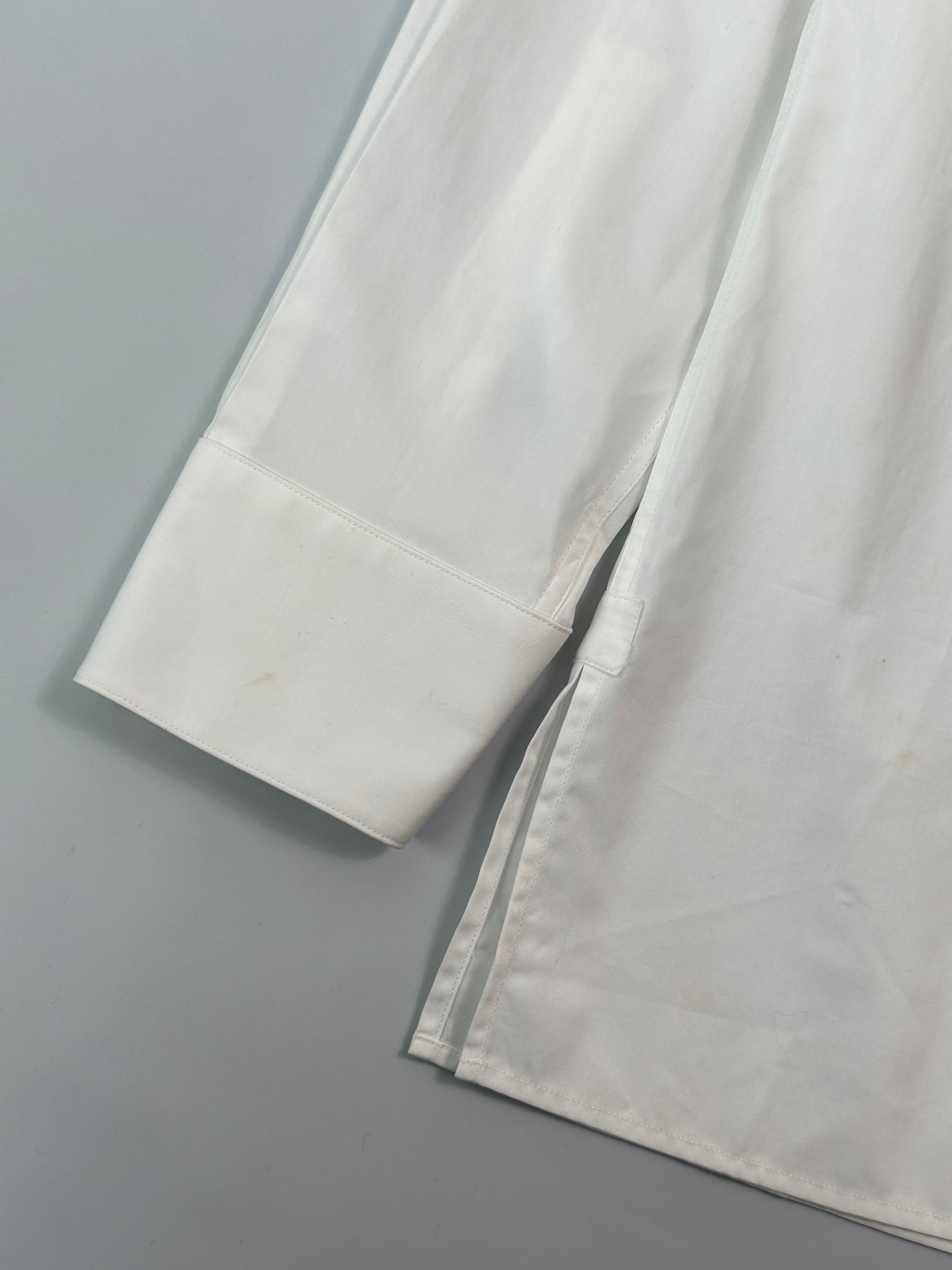 Camicia Bianca Con Colletto A Punta E Dettaglio In Metallo