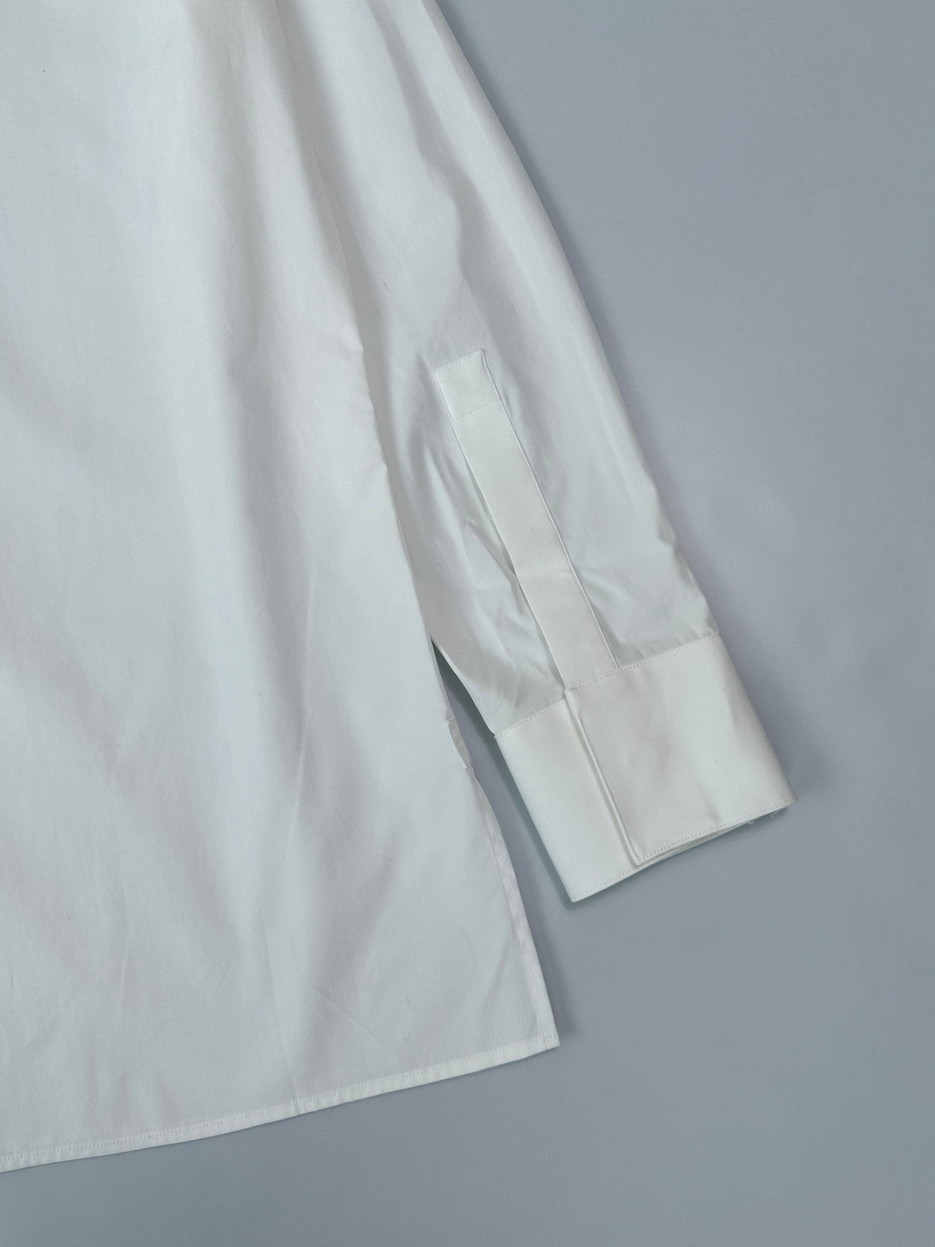 Camicia Bianca Con Colletto A Punta E Dettaglio In Metallo