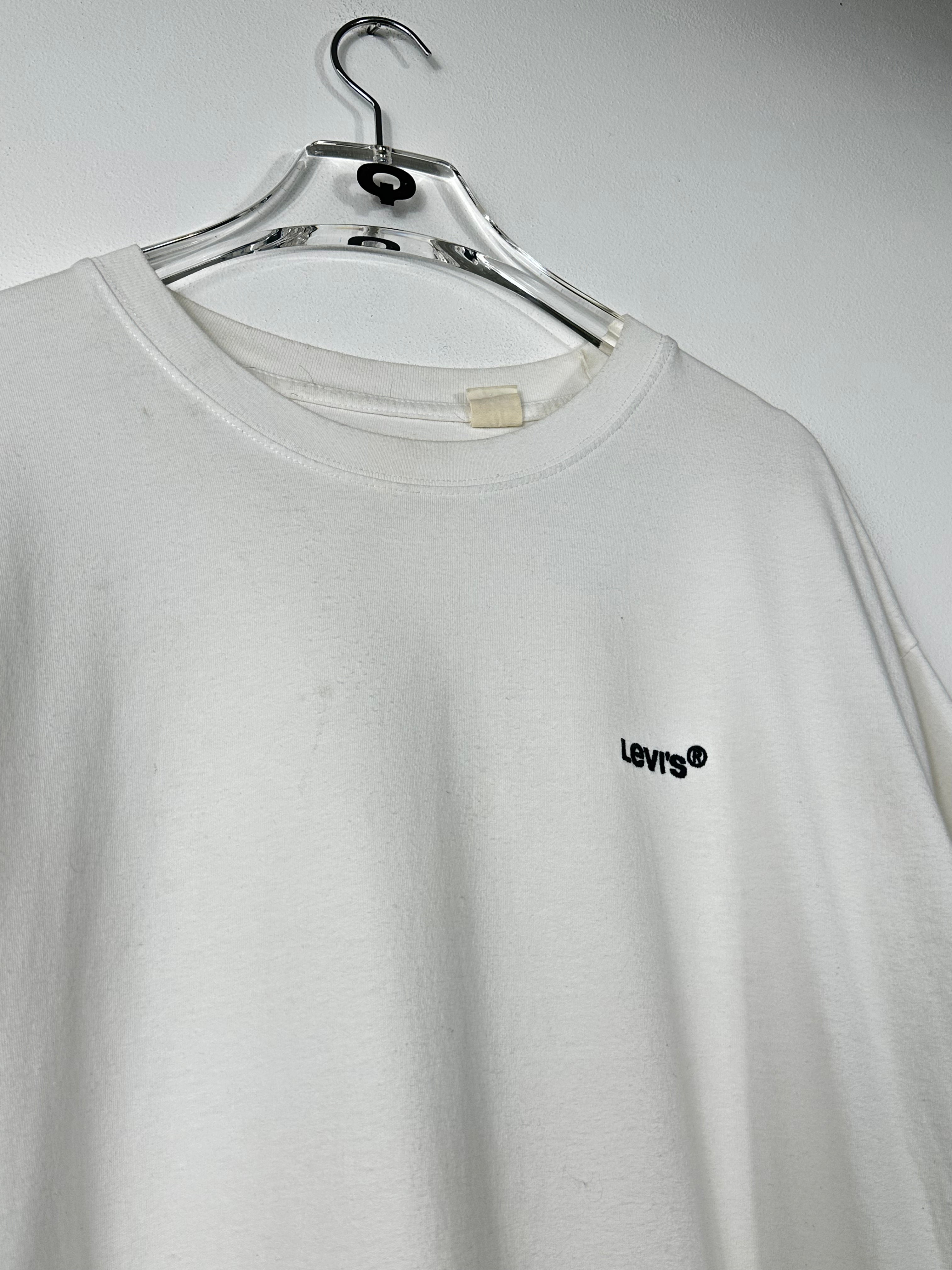 T-shirt logo