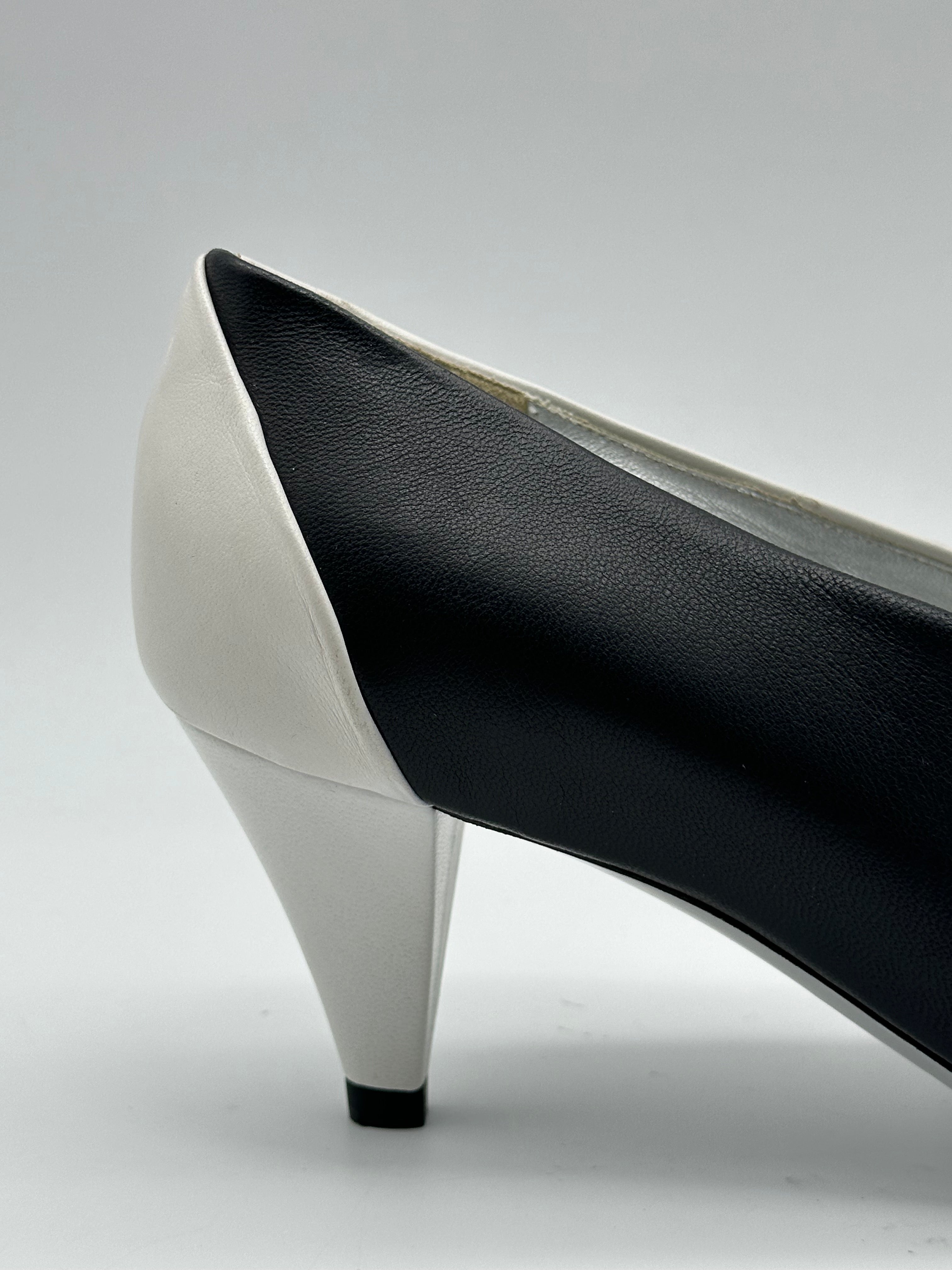 Two-tone Leather Pumps With Medium Spool Heel