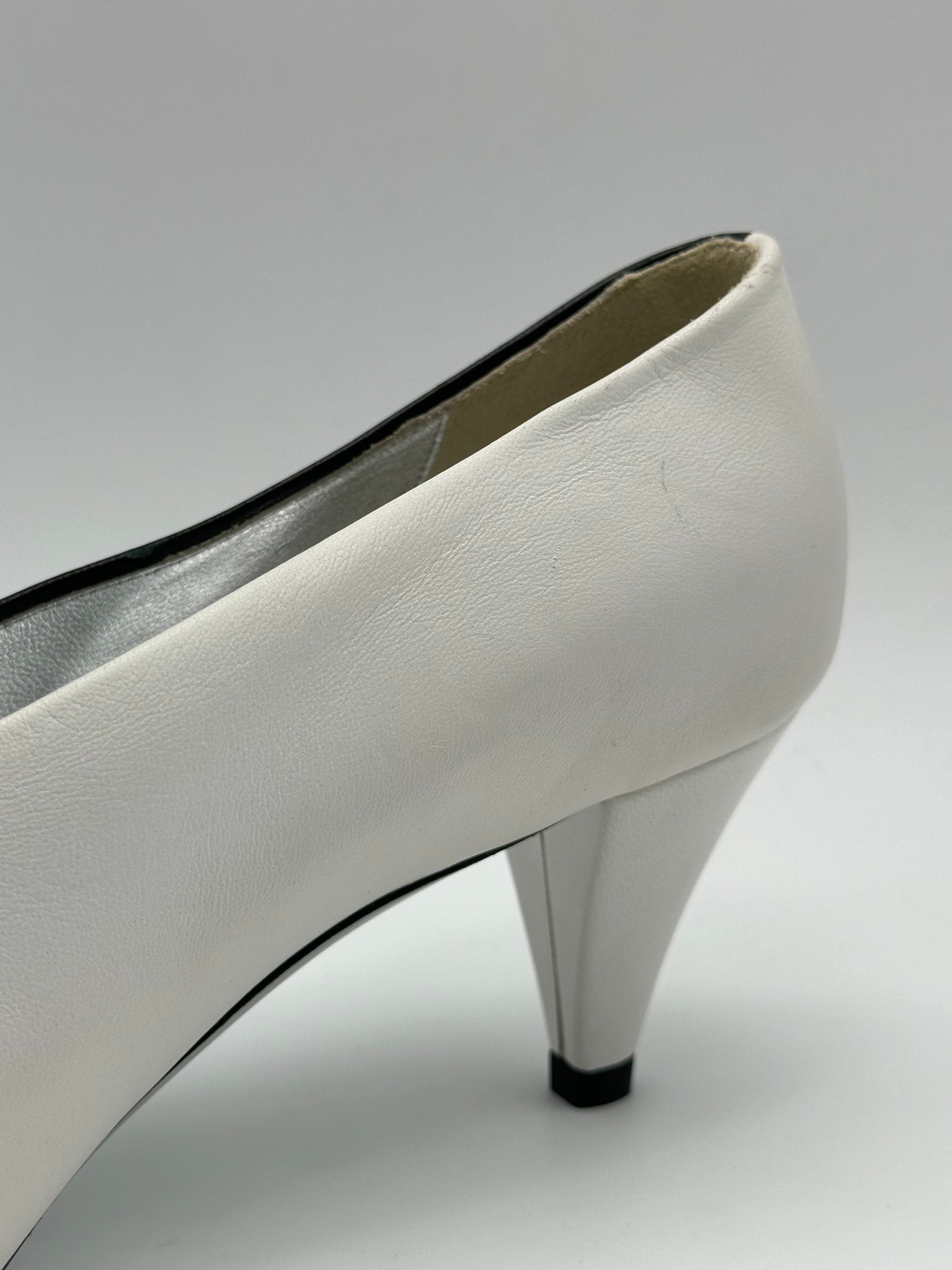 Two-tone Leather Pumps With Medium Spool Heel