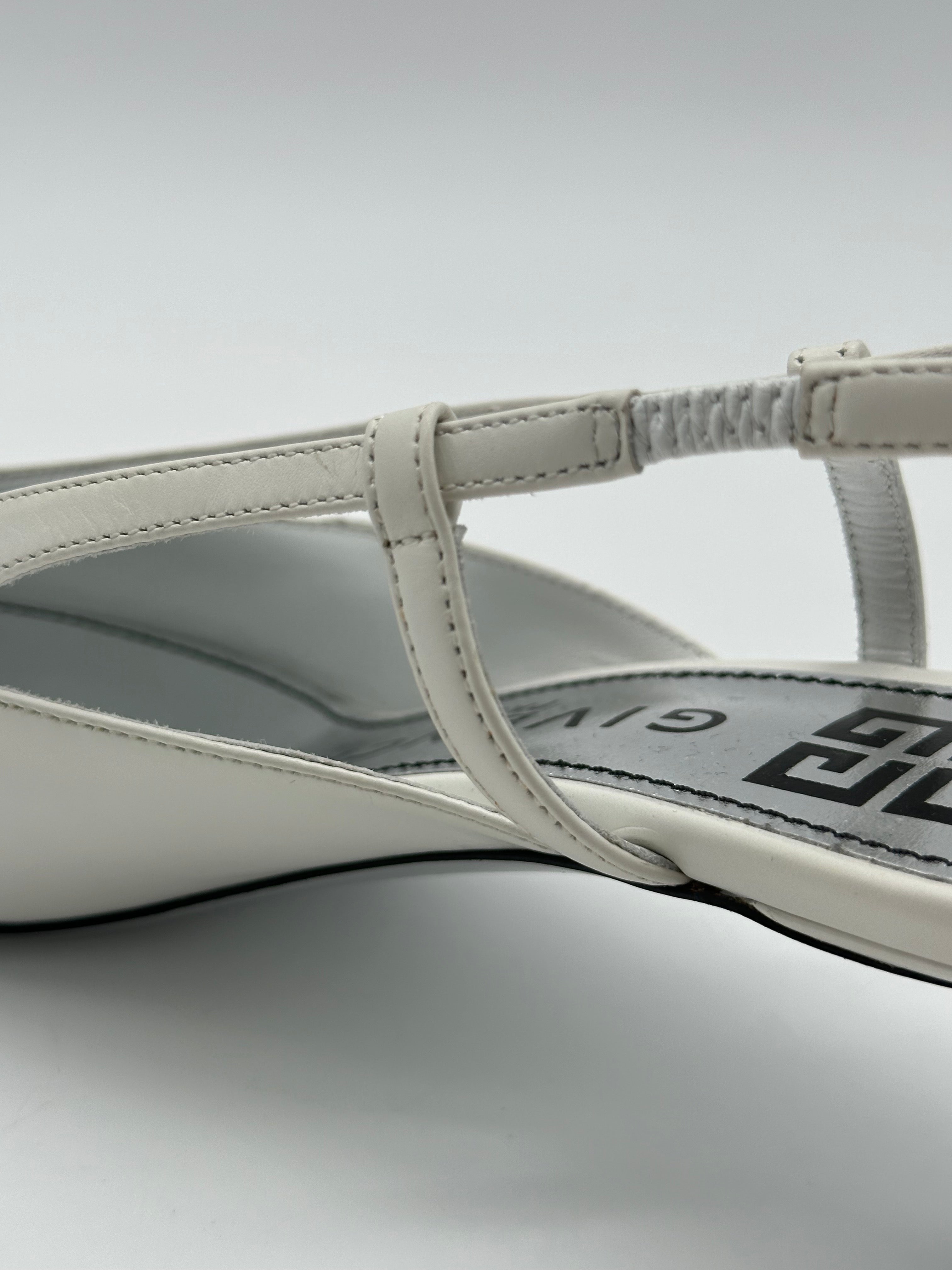 Décolleté Slingback Bianco Latte Con Tacco Basso
