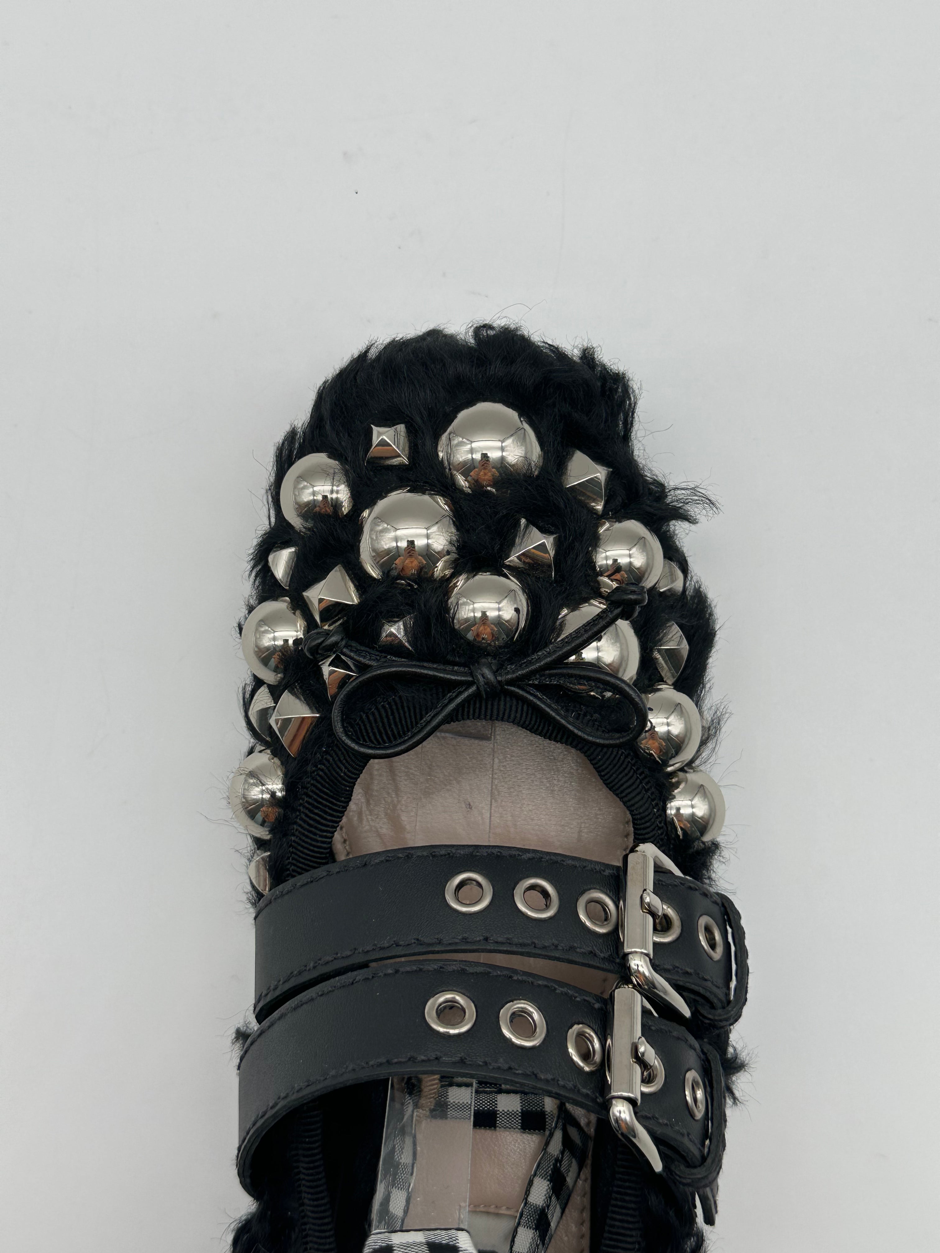 Ballerine In Eco Shearling Nero Con Borchie E Nastri