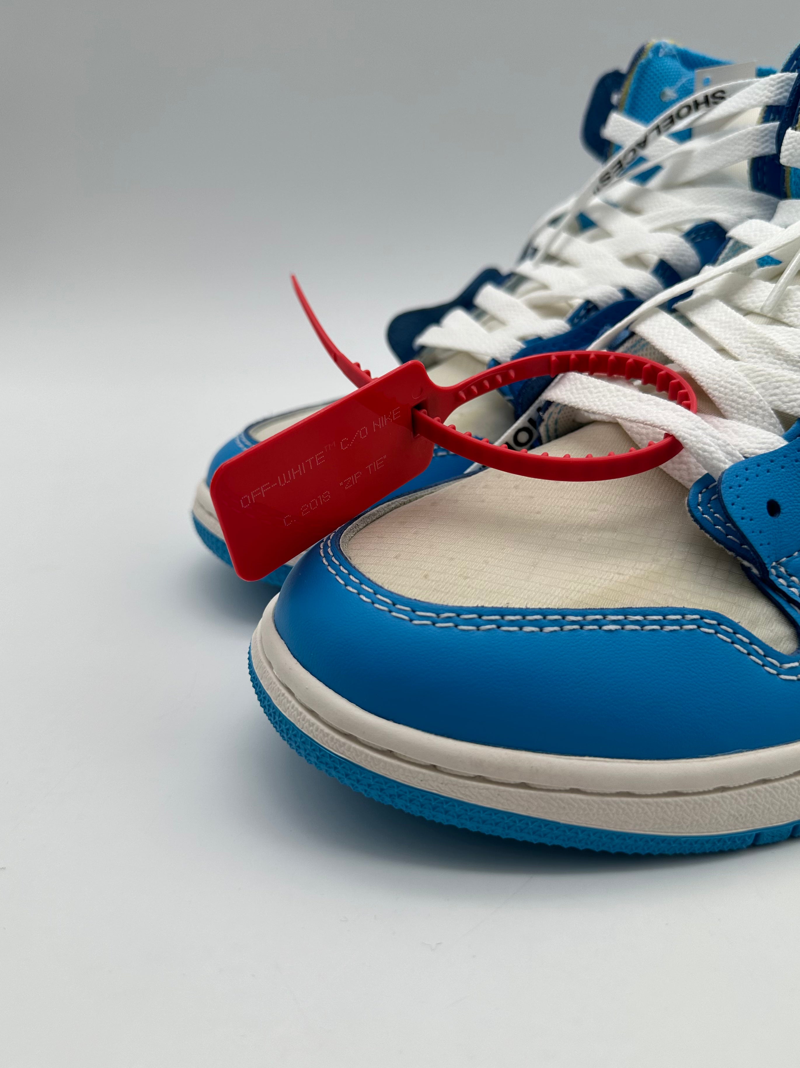 Sneakers Off-White X Nike Air Jordan 1 University Blue