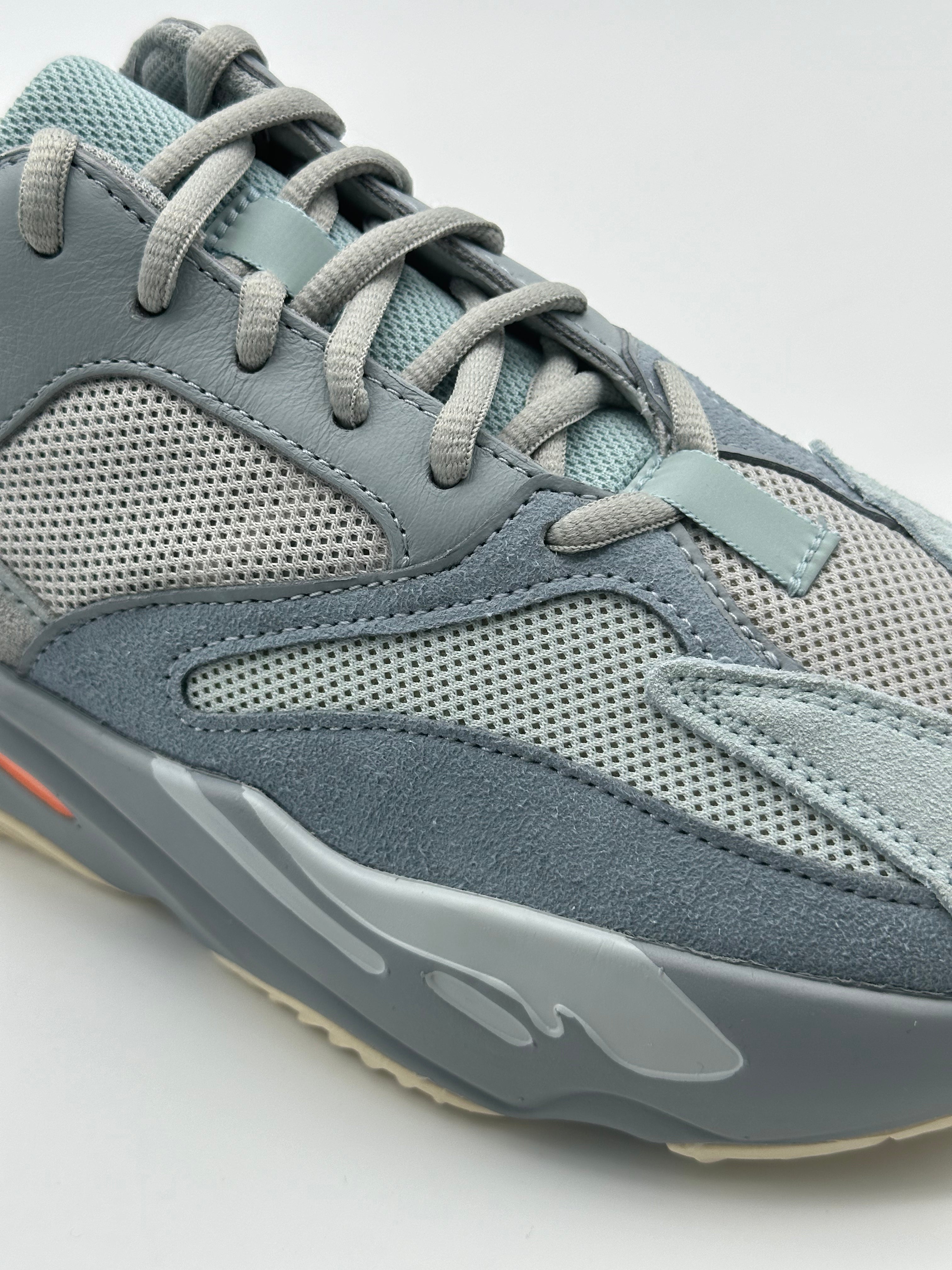 Sneakers Yeezy Boost 700 "Inertia"