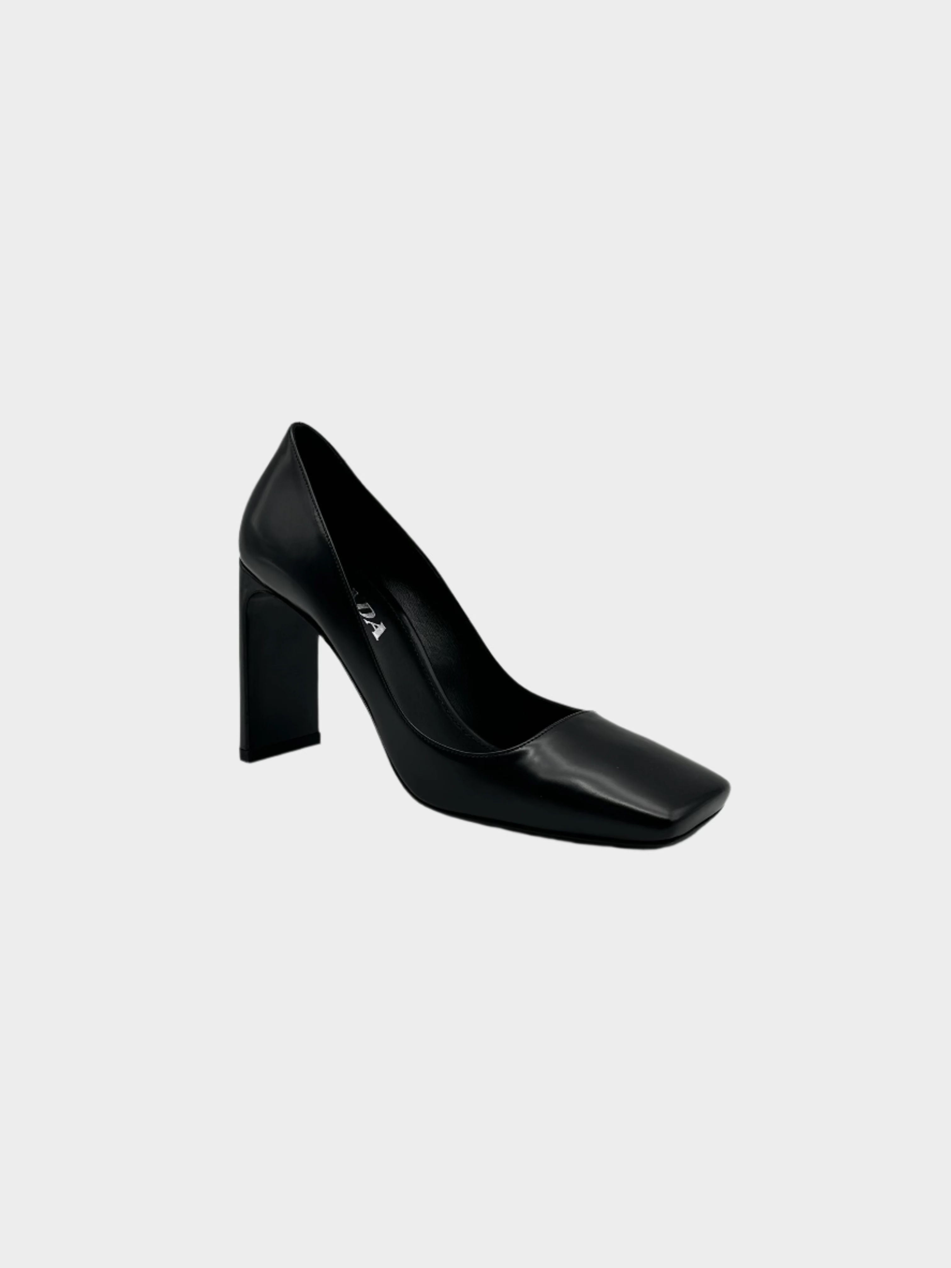 Décolleté In Pelle Nera Con Tacco Largo