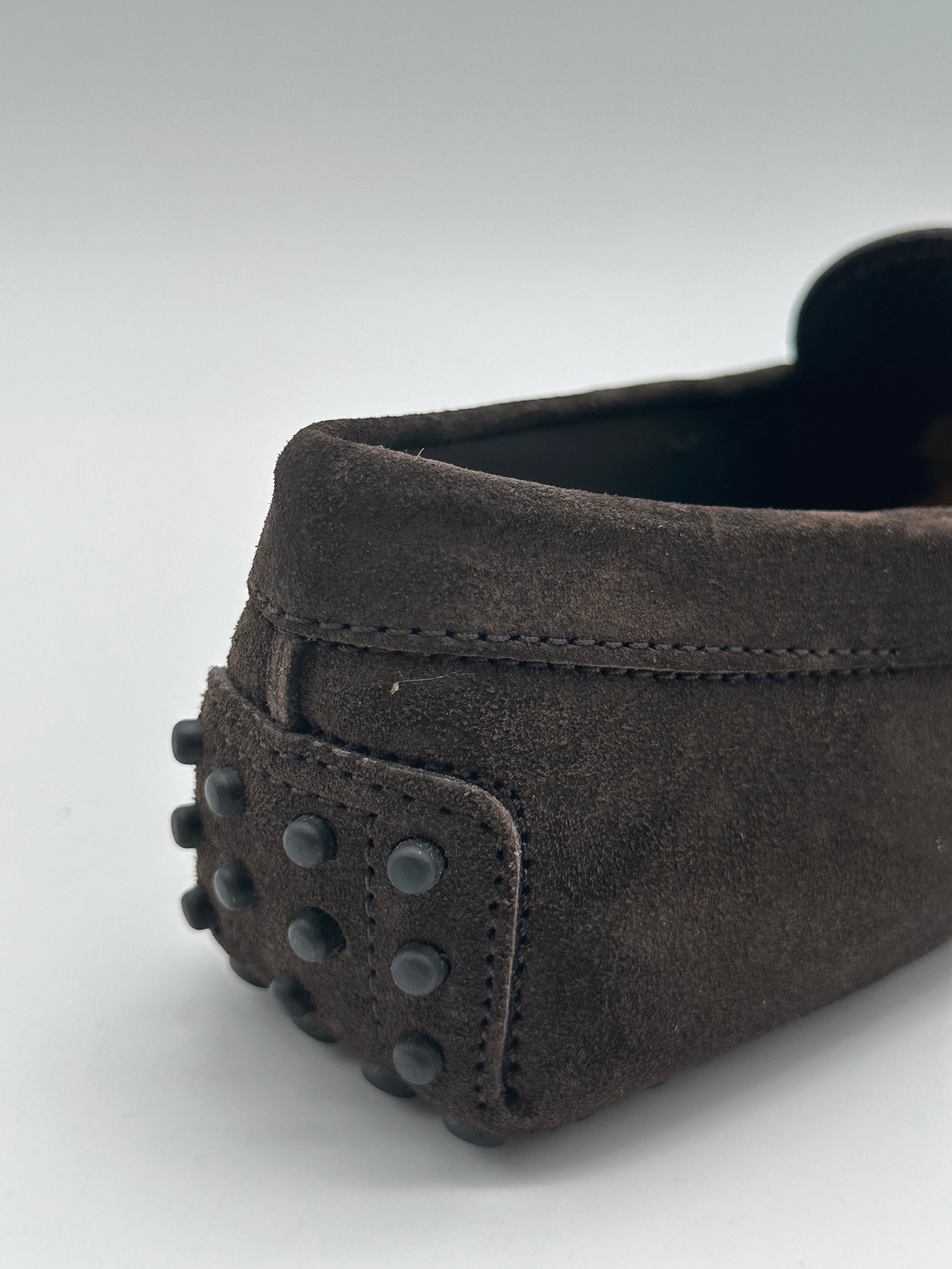 Mocassino In Pelle Scamosciata Marrone Con Gommini