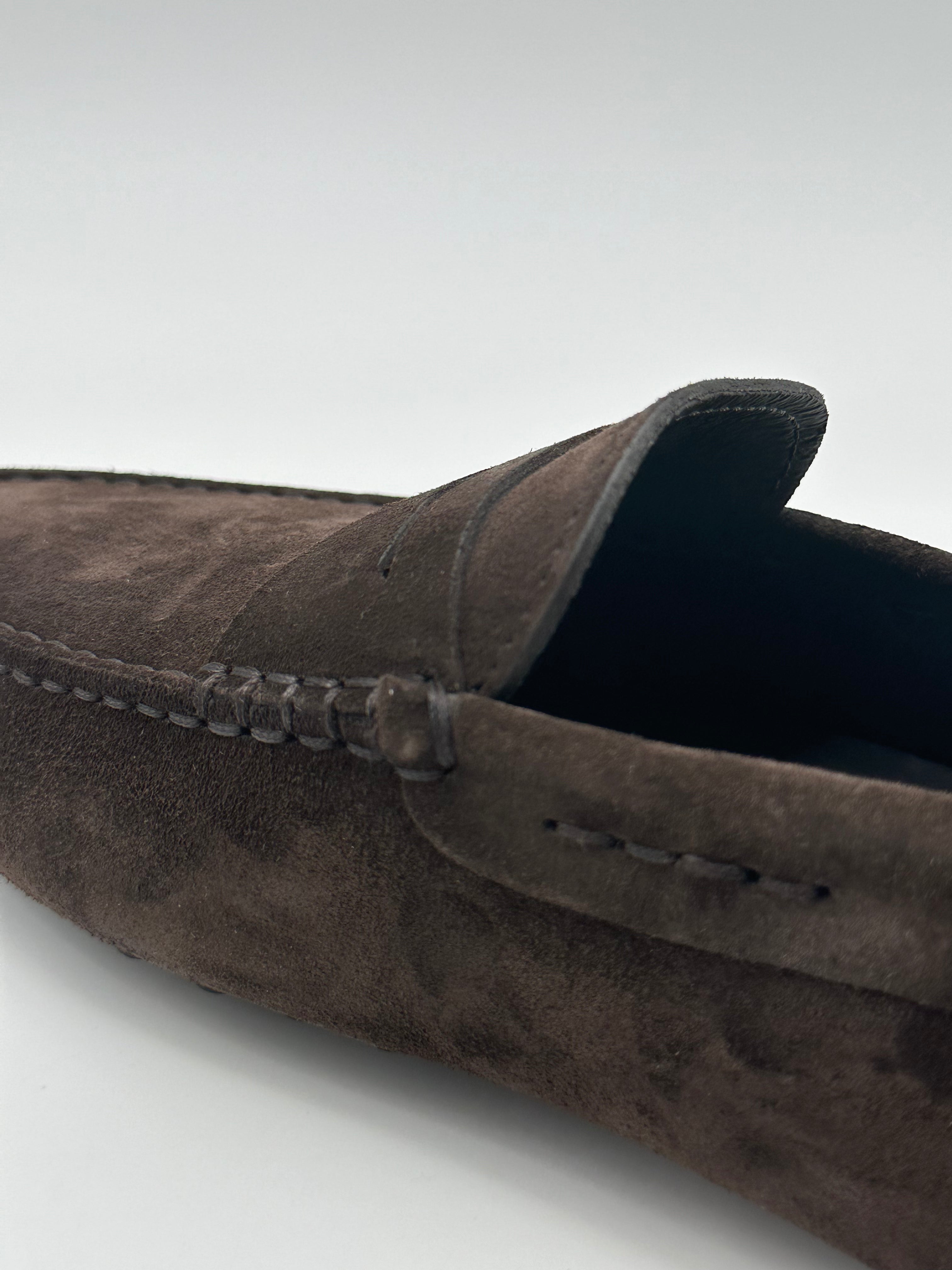 Mocassino In Pelle Scamosciata Marrone Con Gommini