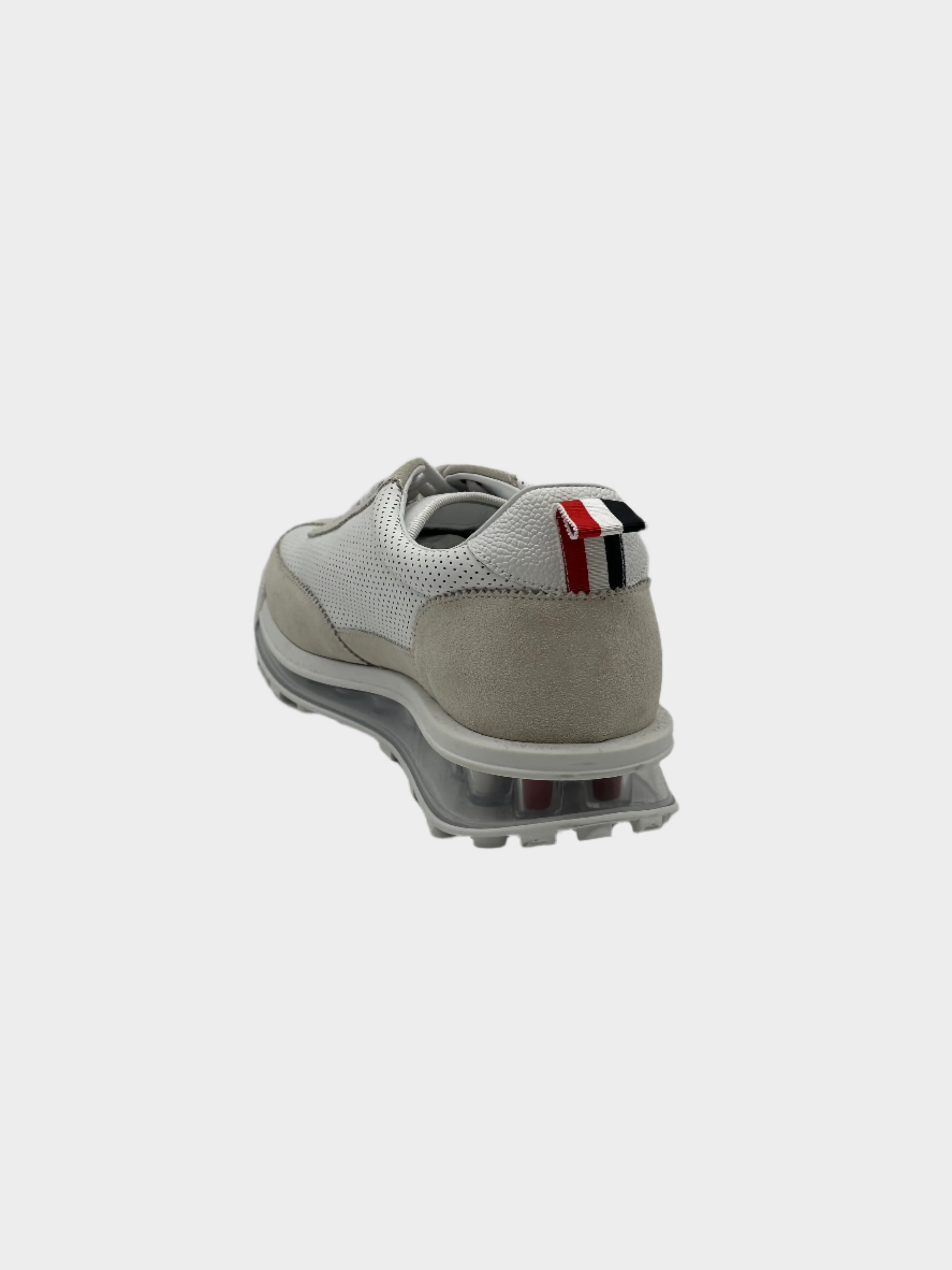Sneakers Con Suola Trasparente E Dettagli In Pelle Scamosciata