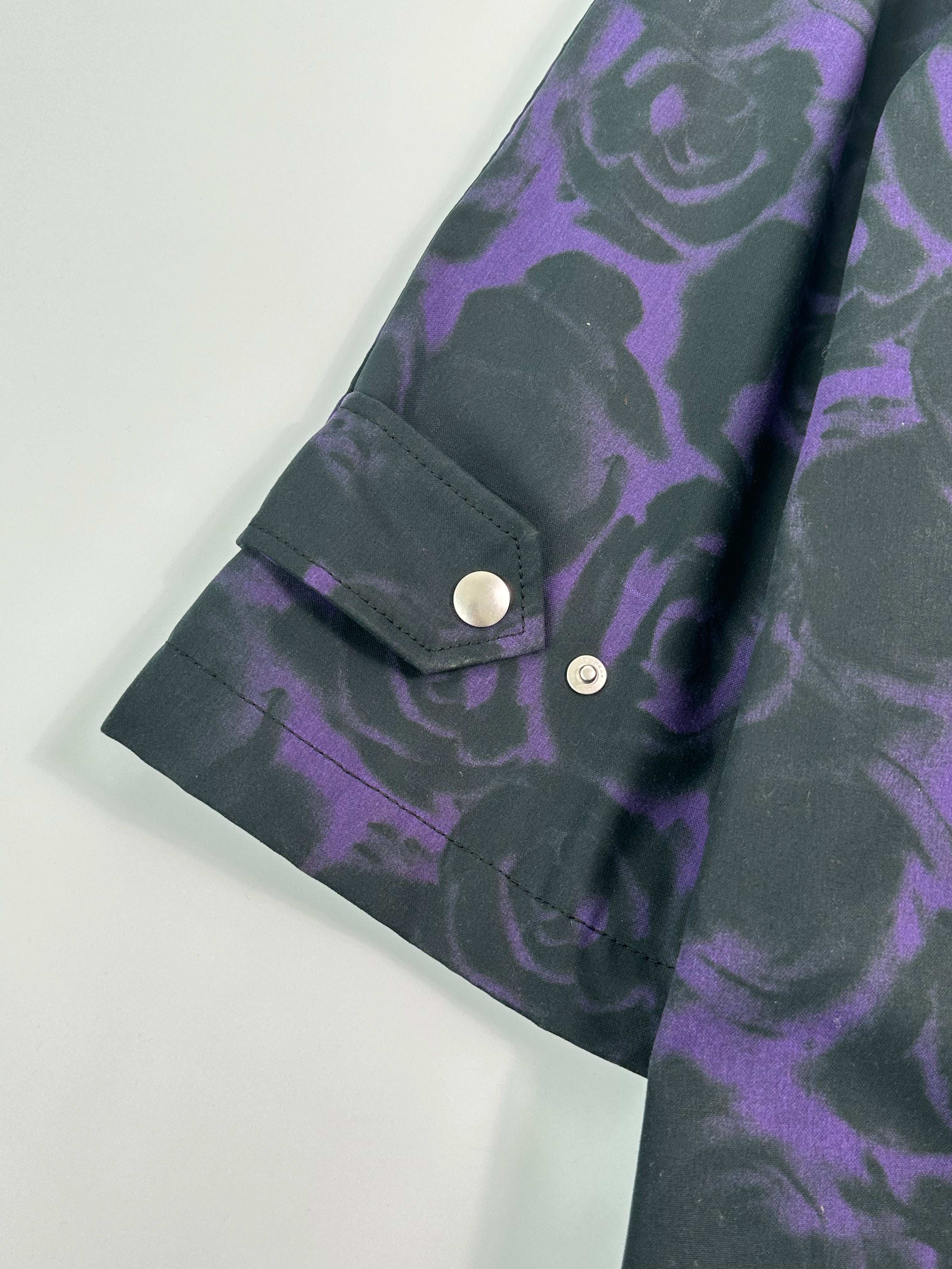 Cappotto In Tela Tecnica Con Stampa Rose E Colletto In Velluto Nero