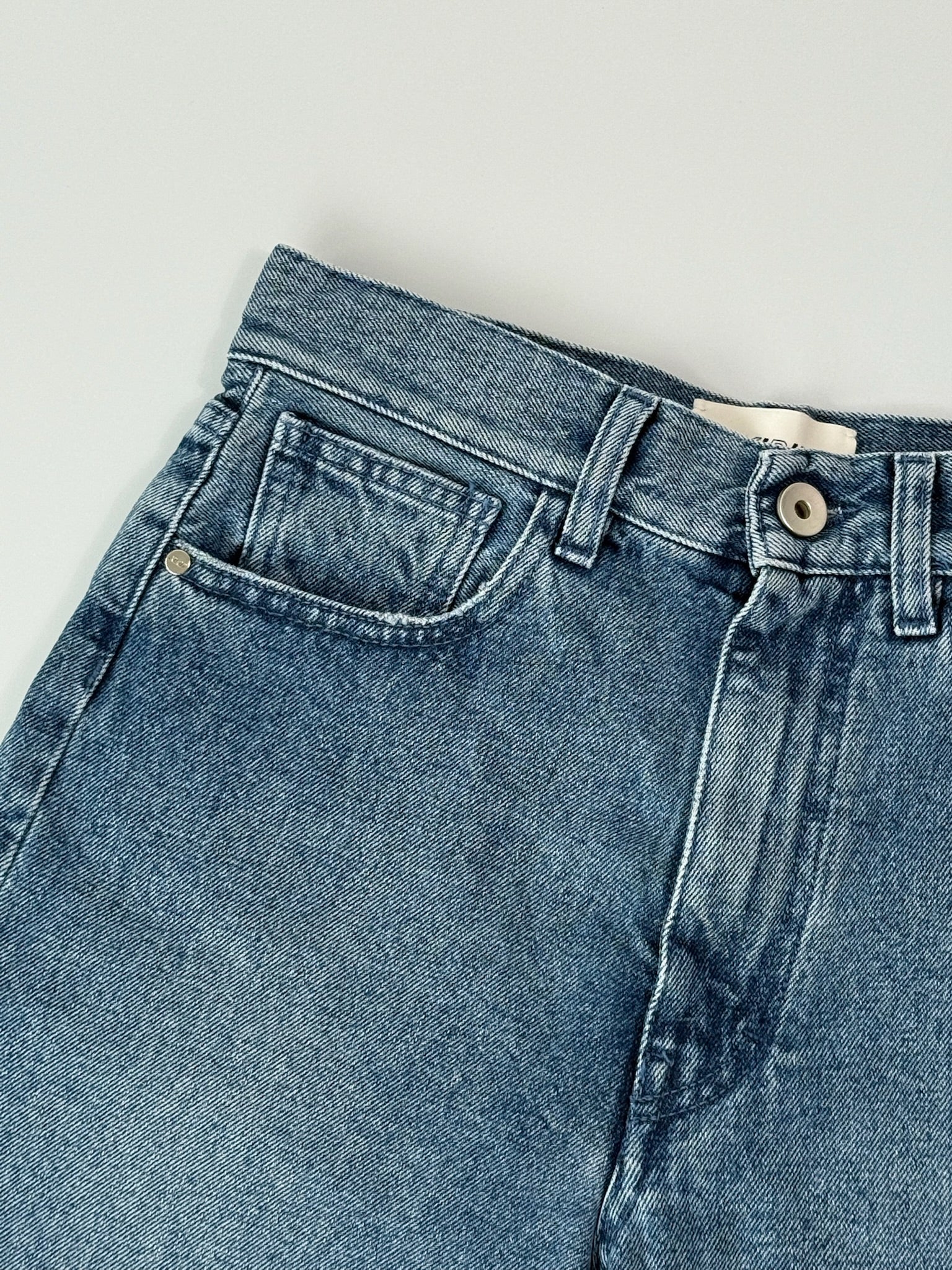 Shorts In Denim Blu Con Ricamo Floreale