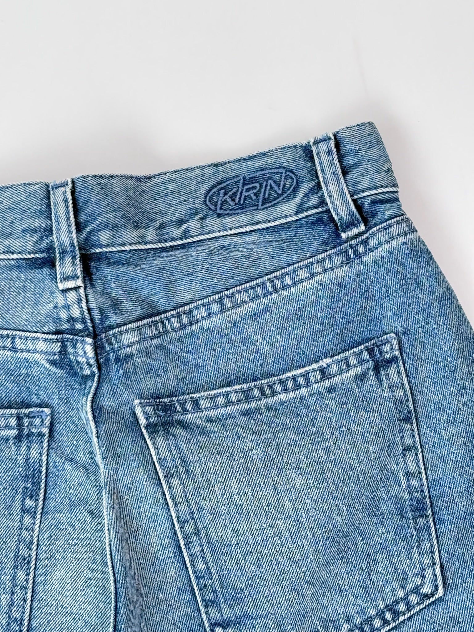 Shorts In Denim Blu Con Ricamo Floreale