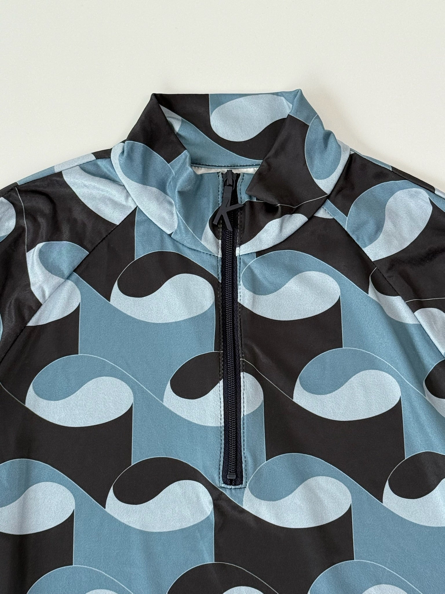 Top A Maniche Lunghe Con Zip E Stampa Waves Grigio Scuro