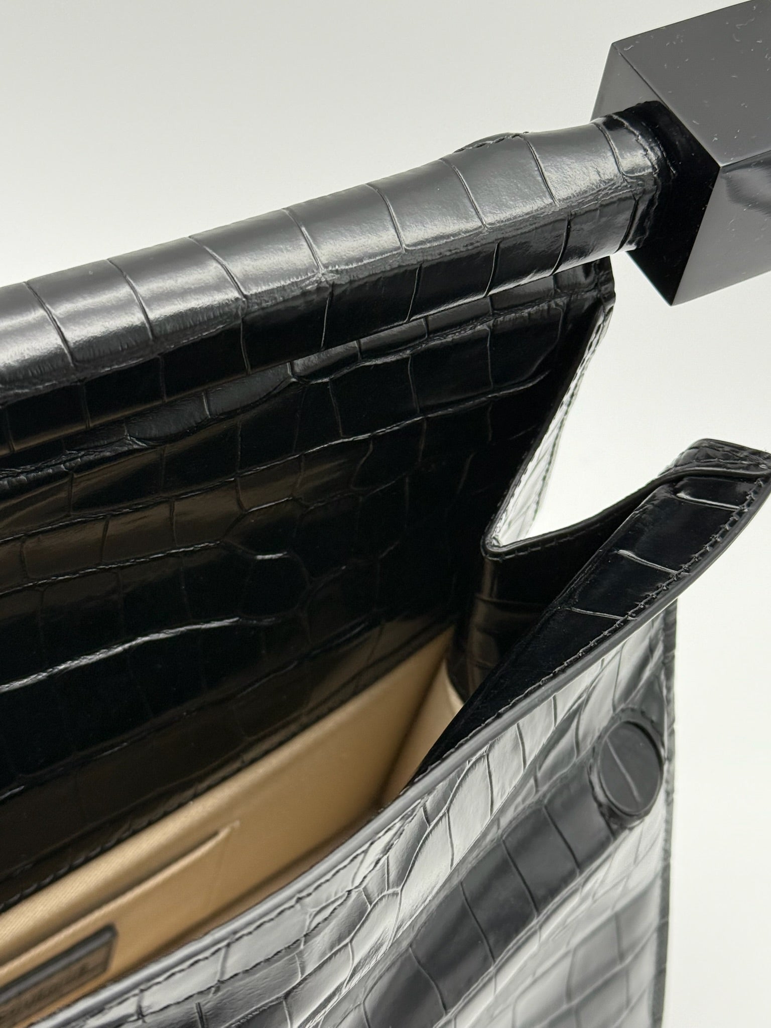 Clutch Nera Con Finitura Cocco