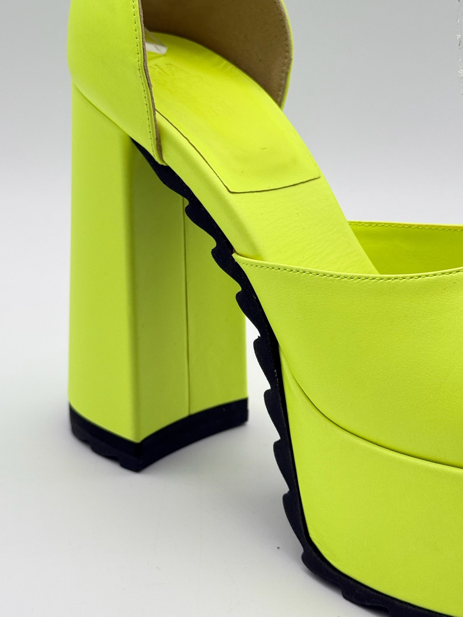 Sandalo Giallo Fluo Con Plateau
