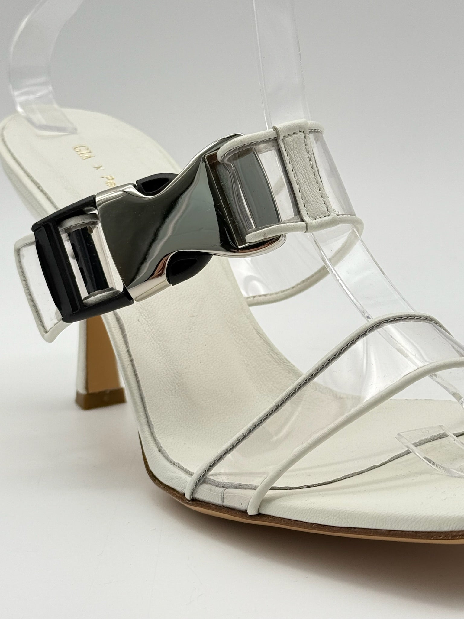 Sandali Bianchi Con Fibbia Maxi