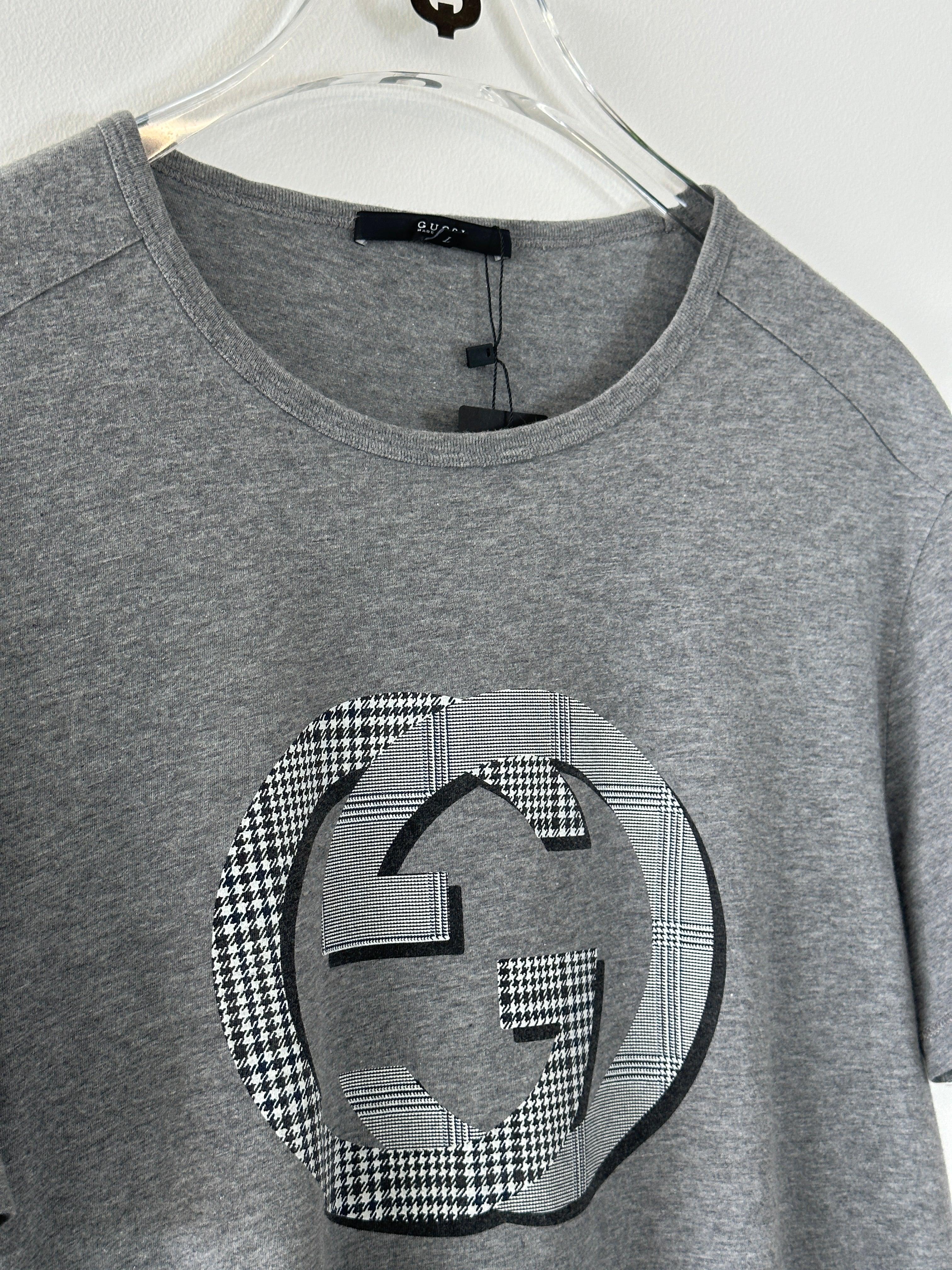 T-shirt logo