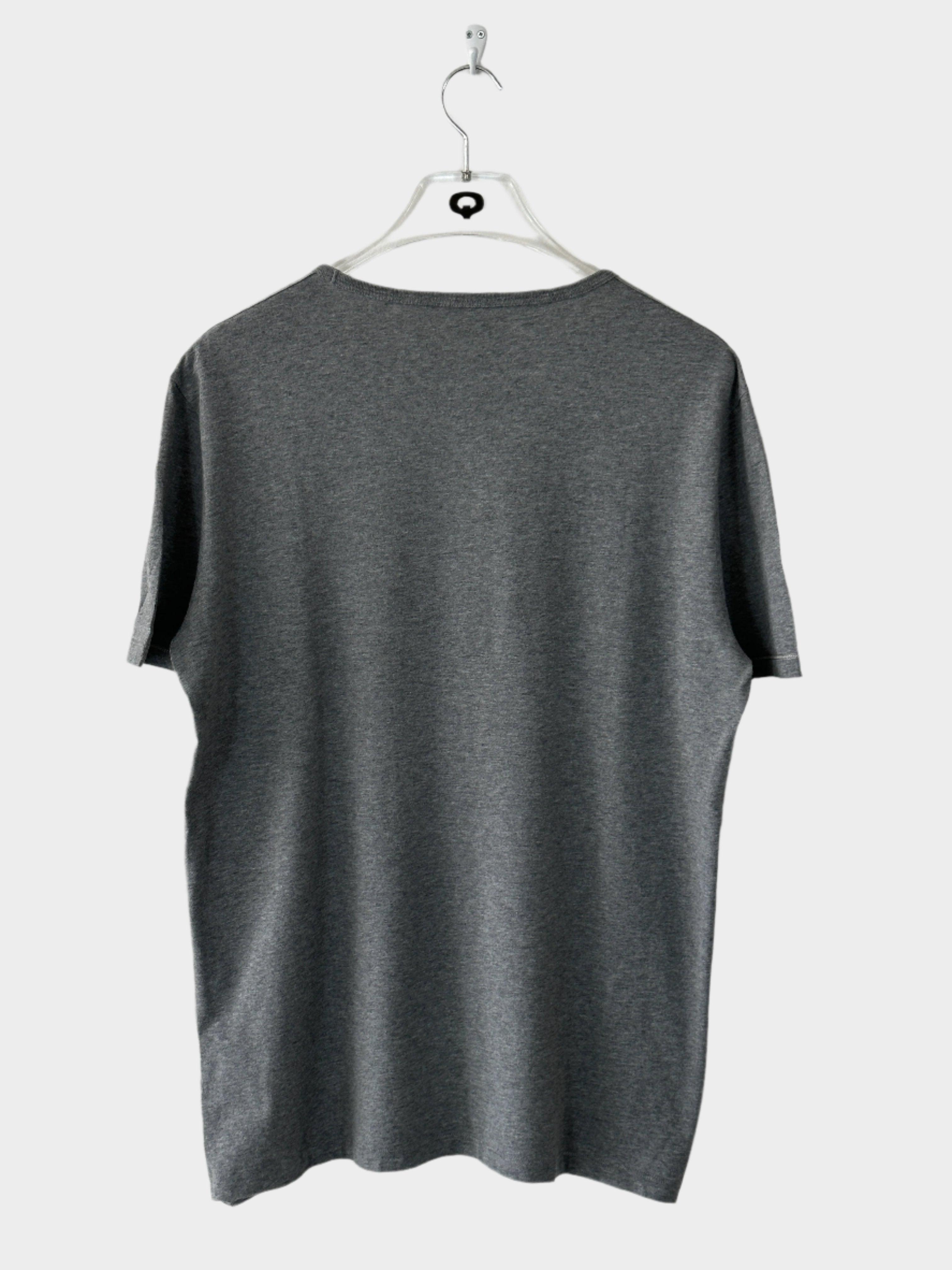 T-shirt logo