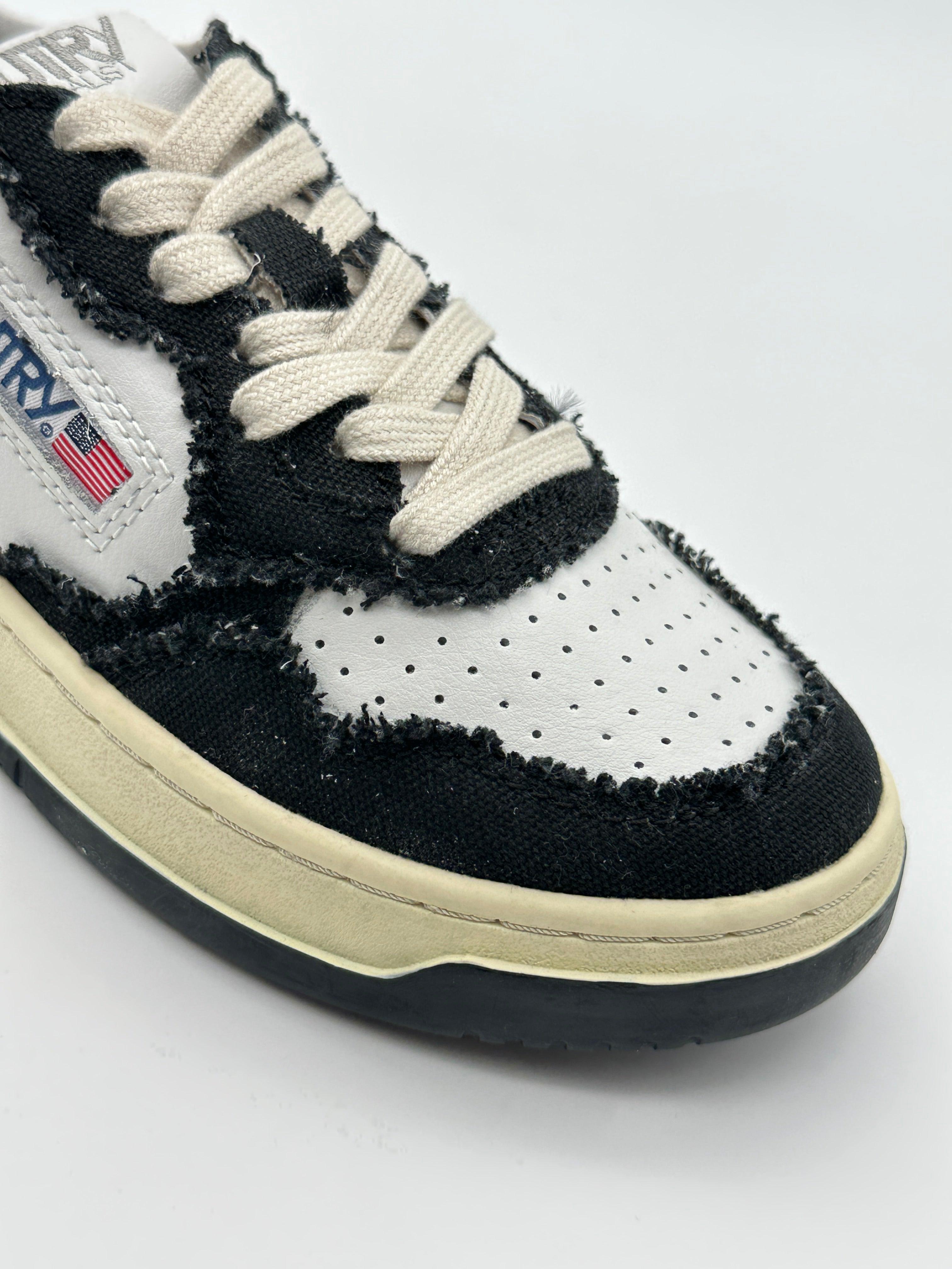 Medalist Low Sneakers Black Canvas